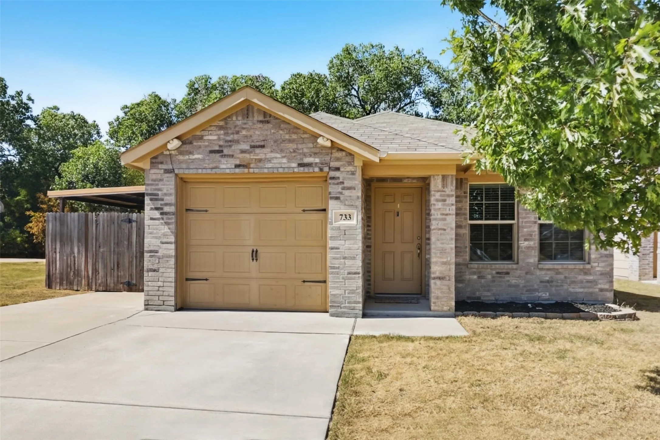 Single Family Residence For Rent in Tarrant County , 733 River Hill Lane, Fort Worth, Texas 76114, 3 Bedroom, 2 Bathroom, 1 Garage spaces, 1,421 Sqft, built in 2016, mls#21394158, Real Estate Agent in Fort Worth, Homes For Rent in Tarrant county, Homes For Rent in Fort Worth, Realtor in Fort Worth Texas, Real Estate Brokerage Independent Realty Texas, Luminita Cordes Realtor