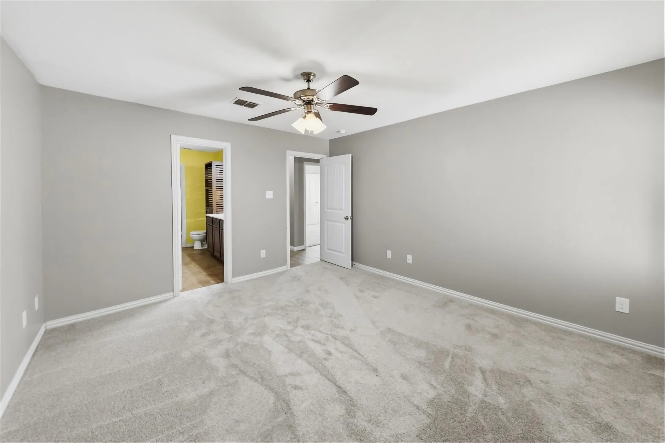 Single Family Residence For Rent in Tarrant County , 733 River Hill Lane, Fort Worth, Texas 76114, 3 Bedroom, 2 Bathroom, 1 Garage spaces, 1,421 Sqft, built in 2016, mls#21394158, Real Estate Agent in Fort Worth, Homes For Rent in Tarrant county, Homes For Rent in Fort Worth, Realtor in Fort Worth Texas, Real Estate Brokerage Independent Realty Texas, Luminita Cordes Realtor
