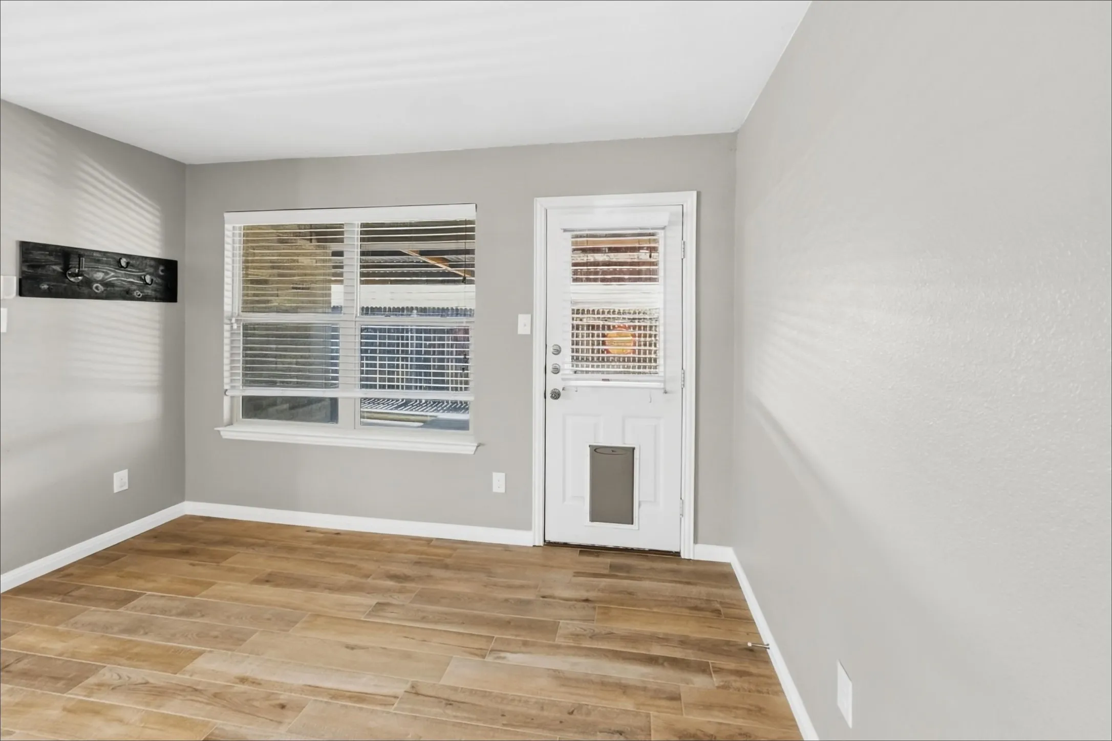 Single Family Residence For Rent in Tarrant County , 733 River Hill Lane, Fort Worth, Texas 76114, 3 Bedroom, 2 Bathroom, 1 Garage spaces, 1,421 Sqft, built in 2016, mls#21394158, Real Estate Agent in Fort Worth, Homes For Rent in Tarrant county, Homes For Rent in Fort Worth, Realtor in Fort Worth Texas, Real Estate Brokerage Independent Realty Texas, Luminita Cordes Realtor
