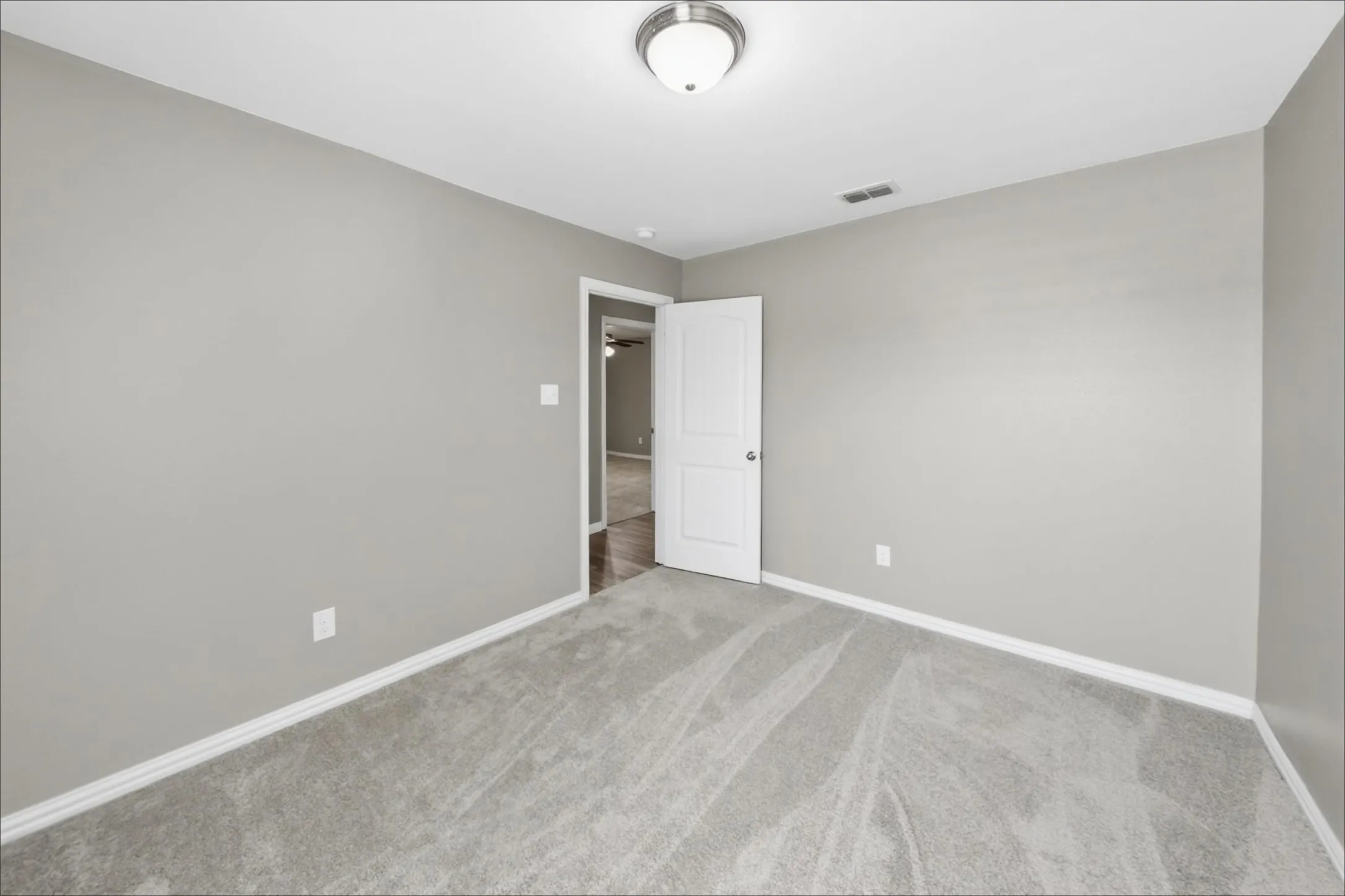 Single Family Residence For Rent in Tarrant County , 733 River Hill Lane, Fort Worth, Texas 76114, 3 Bedroom, 2 Bathroom, 1 Garage spaces, 1,421 Sqft, built in 2016, mls#21394158, Real Estate Agent in Fort Worth, Homes For Rent in Tarrant county, Homes For Rent in Fort Worth, Realtor in Fort Worth Texas, Real Estate Brokerage Independent Realty Texas, Luminita Cordes Realtor