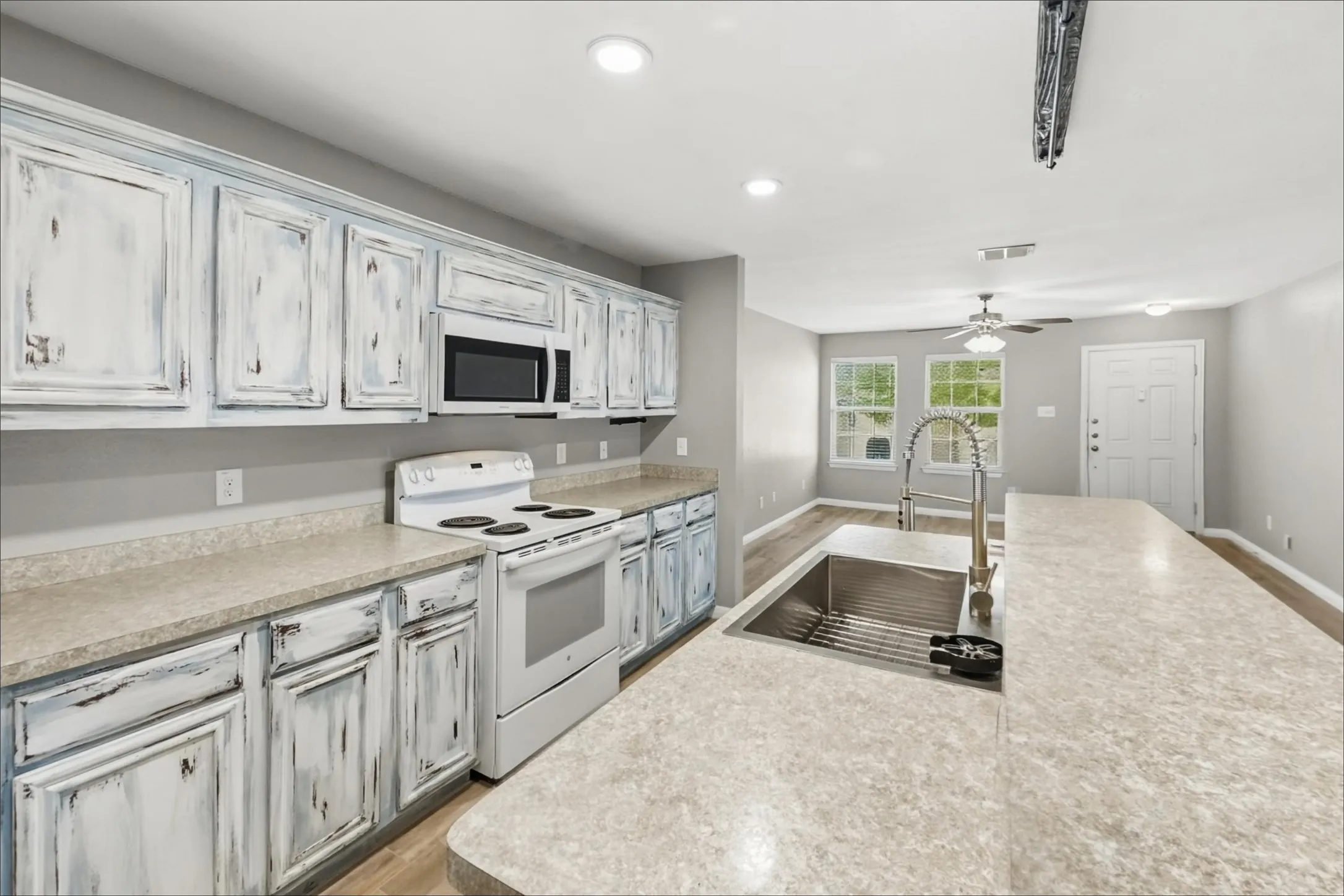 Single Family Residence For Rent in Tarrant County , 733 River Hill Lane, Fort Worth, Texas 76114, 3 Bedroom, 2 Bathroom, 1 Garage spaces, 1,421 Sqft, built in 2016, mls#21394158, Real Estate Agent in Fort Worth, Homes For Rent in Tarrant county, Homes For Rent in Fort Worth, Realtor in Fort Worth Texas, Real Estate Brokerage Independent Realty Texas, Luminita Cordes Realtor