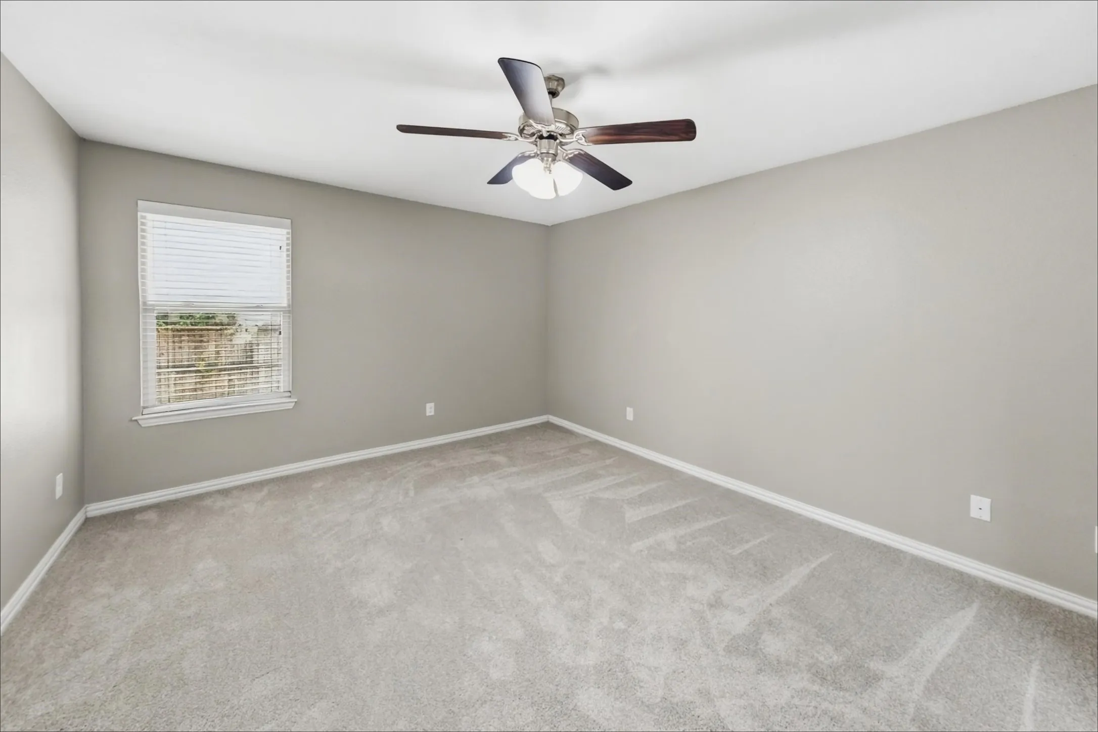 Single Family Residence For Rent in Tarrant County , 733 River Hill Lane, Fort Worth, Texas 76114, 3 Bedroom, 2 Bathroom, 1 Garage spaces, 1,421 Sqft, built in 2016, mls#21394158, Real Estate Agent in Fort Worth, Homes For Rent in Tarrant county, Homes For Rent in Fort Worth, Realtor in Fort Worth Texas, Real Estate Brokerage Independent Realty Texas, Luminita Cordes Realtor