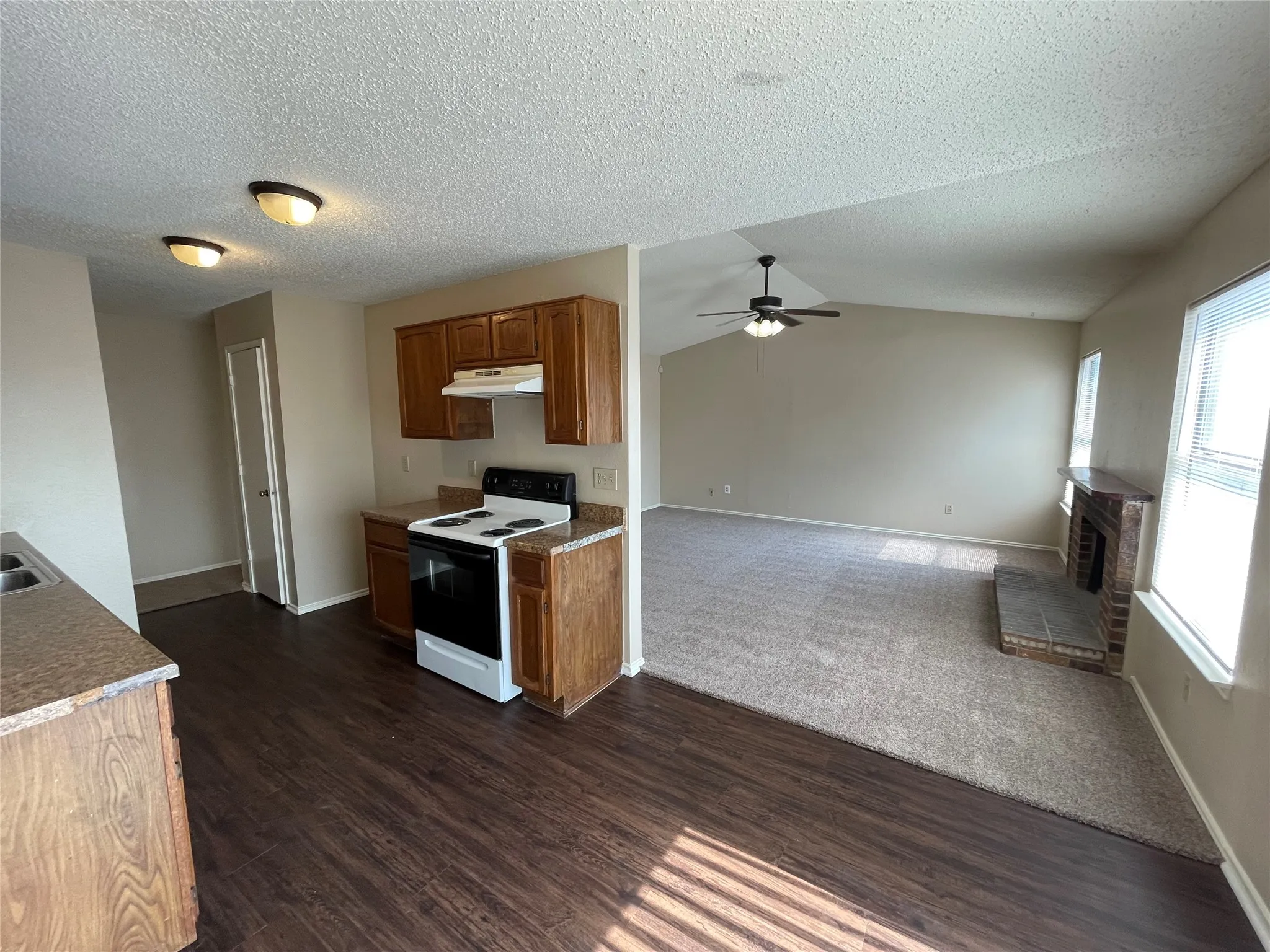 Single Family Residence For Rent in Dallas County , 1204 Ross Lane, Seagoville, Texas 75159, 3 Bedroom, 2 Bathroom, 1 Garage spaces, 1,059 Sqft, built in 1985, mls#21394163, Real Estate Agent in Seagoville, Homes For Rent in Dallas county, Homes For Rent in Seagoville, Realtor in Seagoville Texas, Real Estate Brokerage Independent Realty Texas, Luminita Cordes Realtor