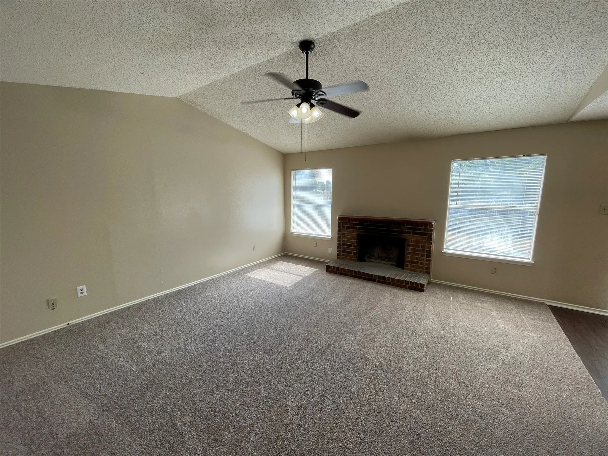 Single Family Residence For Rent in Dallas County , 1204 Ross Lane, Seagoville, Texas 75159, 3 Bedroom, 2 Bathroom, 1 Garage spaces, 1,059 Sqft, built in 1985, mls#21394163, Real Estate Agent in Seagoville, Homes For Rent in Dallas county, Homes For Rent in Seagoville, Realtor in Seagoville Texas, Real Estate Brokerage Independent Realty Texas, Luminita Cordes Realtor
