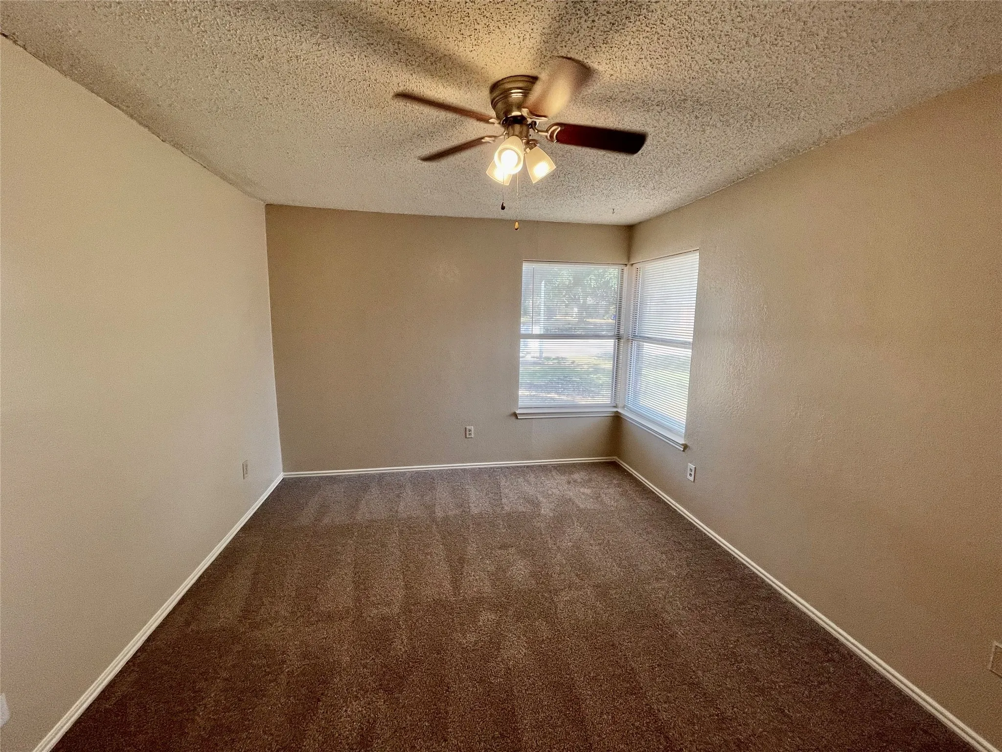 Single Family Residence For Rent in Dallas County , 1204 Ross Lane, Seagoville, Texas 75159, 3 Bedroom, 2 Bathroom, 1 Garage spaces, 1,059 Sqft, built in 1985, mls#21394163, Real Estate Agent in Seagoville, Homes For Rent in Dallas county, Homes For Rent in Seagoville, Realtor in Seagoville Texas, Real Estate Brokerage Independent Realty Texas, Luminita Cordes Realtor