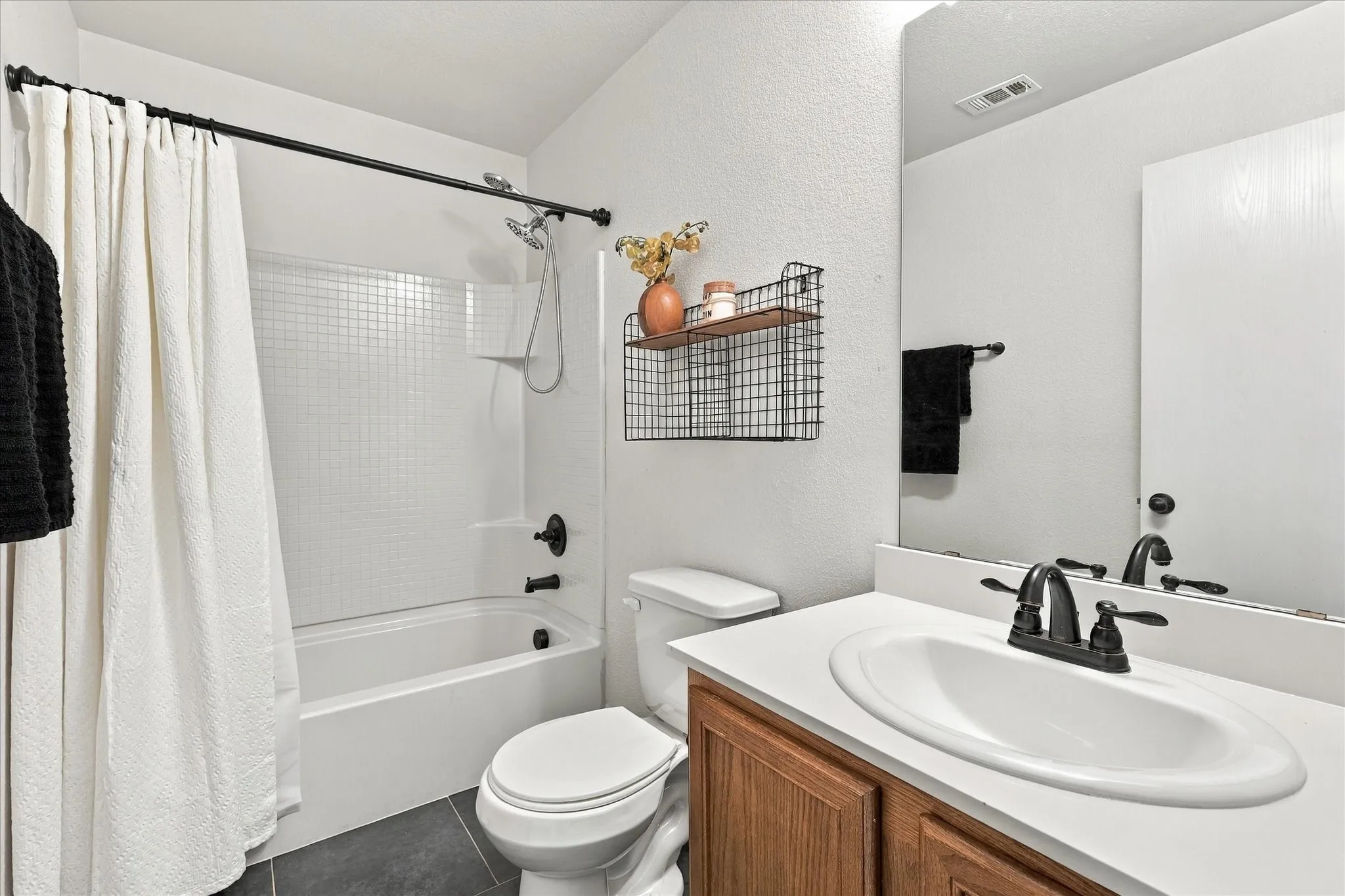 Single Family Residence For Sale in Tarrant County , 3109 Spotted Fawn Drive, Fort Worth, Texas 76108, 3 Bedroom, 3 Bathroom, 2 Garage spaces, 2,600 Sqft, built in 2019, mls#21392959, Real Estate Agent in Fort Worth, Homes For Sale in Tarrant county, Homes For Sale in Fort Worth, Realtor in Fort Worth Texas, Real Estate Brokerage Independent Realty Texas, Luminita Cordes Realtor