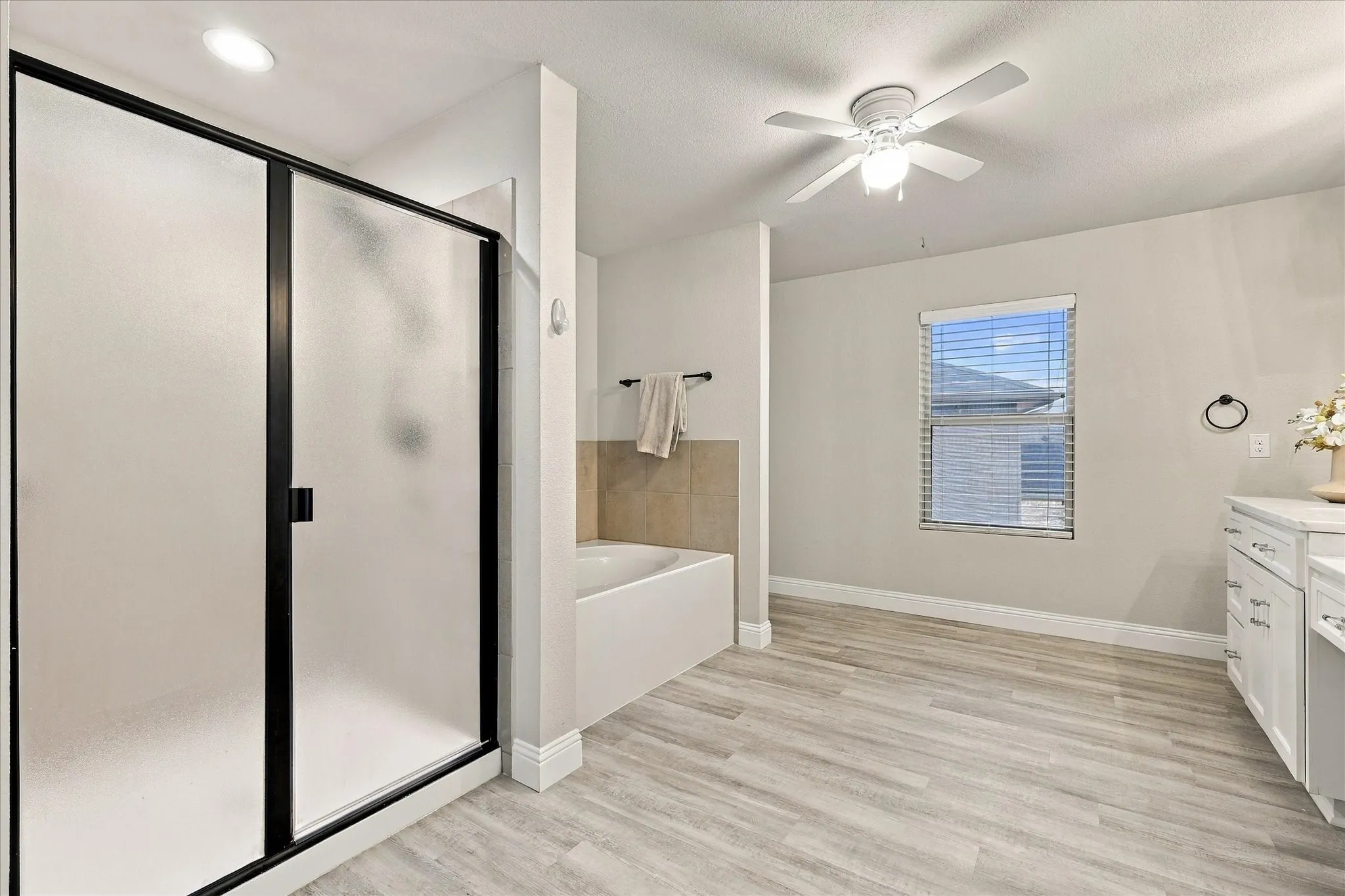 Single Family Residence For Sale in Tarrant County , 3109 Spotted Fawn Drive, Fort Worth, Texas 76108, 3 Bedroom, 3 Bathroom, 2 Garage spaces, 2,600 Sqft, built in 2019, mls#21392959, Real Estate Agent in Fort Worth, Homes For Sale in Tarrant county, Homes For Sale in Fort Worth, Realtor in Fort Worth Texas, Real Estate Brokerage Independent Realty Texas, Luminita Cordes Realtor