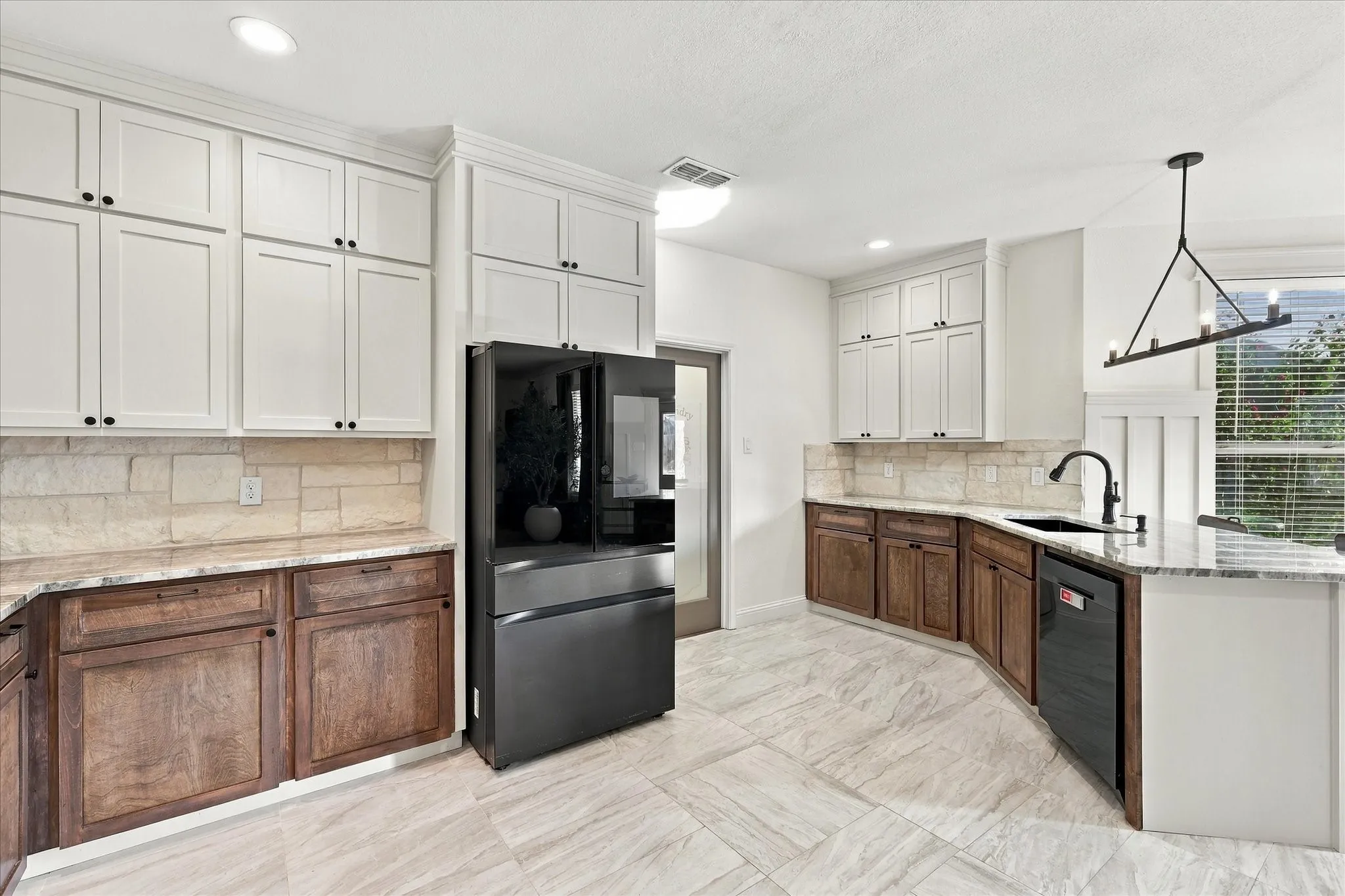 Single Family Residence For Sale in Tarrant County , 3109 Spotted Fawn Drive, Fort Worth, Texas 76108, 3 Bedroom, 3 Bathroom, 2 Garage spaces, 2,600 Sqft, built in 2019, mls#21392959, Real Estate Agent in Fort Worth, Homes For Sale in Tarrant county, Homes For Sale in Fort Worth, Realtor in Fort Worth Texas, Real Estate Brokerage Independent Realty Texas, Luminita Cordes Realtor