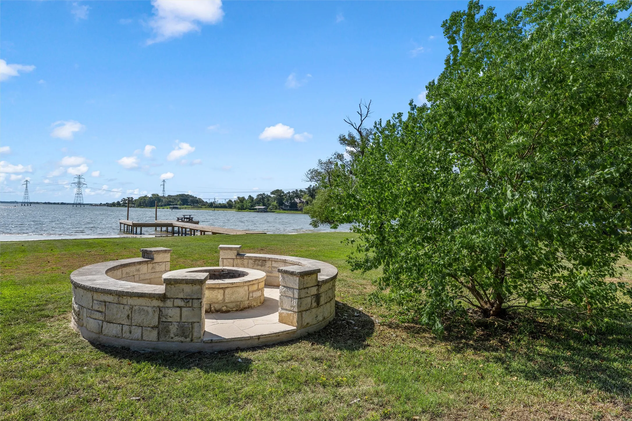Nights around your custom-built fire pit by the lake are waiting for you.