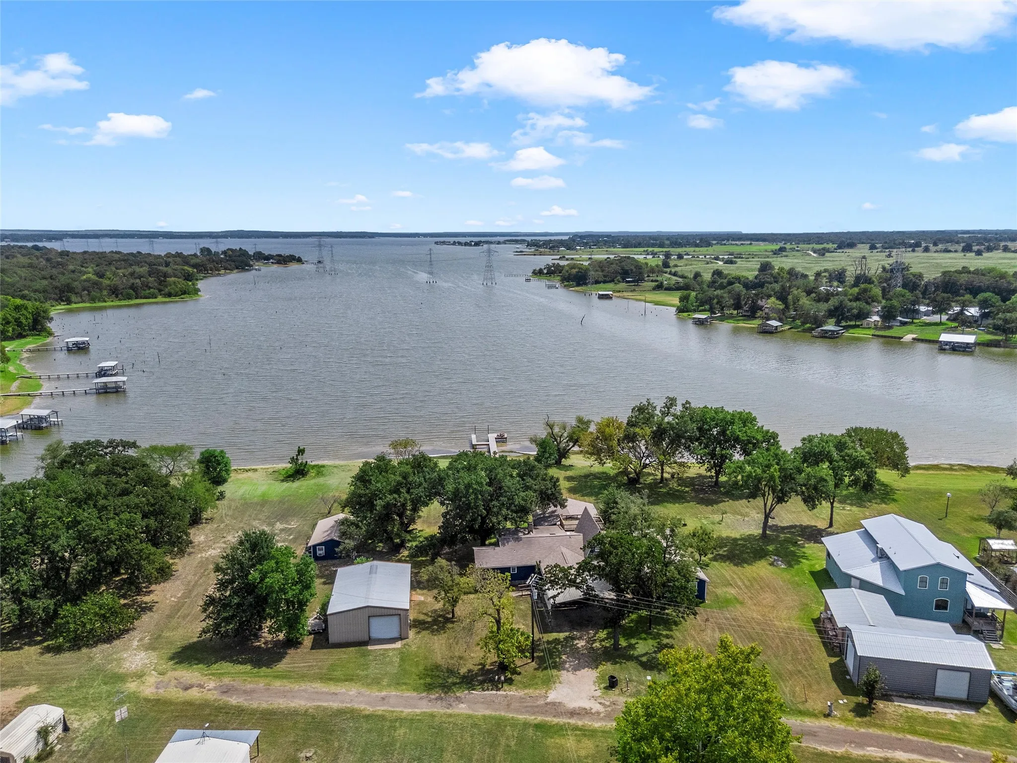 Single Family Residence For Sale in Limestone County , 112 Lcr 752b, Groesbeck, Texas 76642, 5 Bedroom, 3 Bathroom, Garage spaces, 3,735 Sqft, built in 1990, mls#21389766, Real Estate Agent in Groesbeck, Homes For Sale in Limestone county, Homes For Sale in Groesbeck, Realtor in Groesbeck Texas, Real Estate Brokerage Independent Realty Texas, Luminita Cordes Realtor