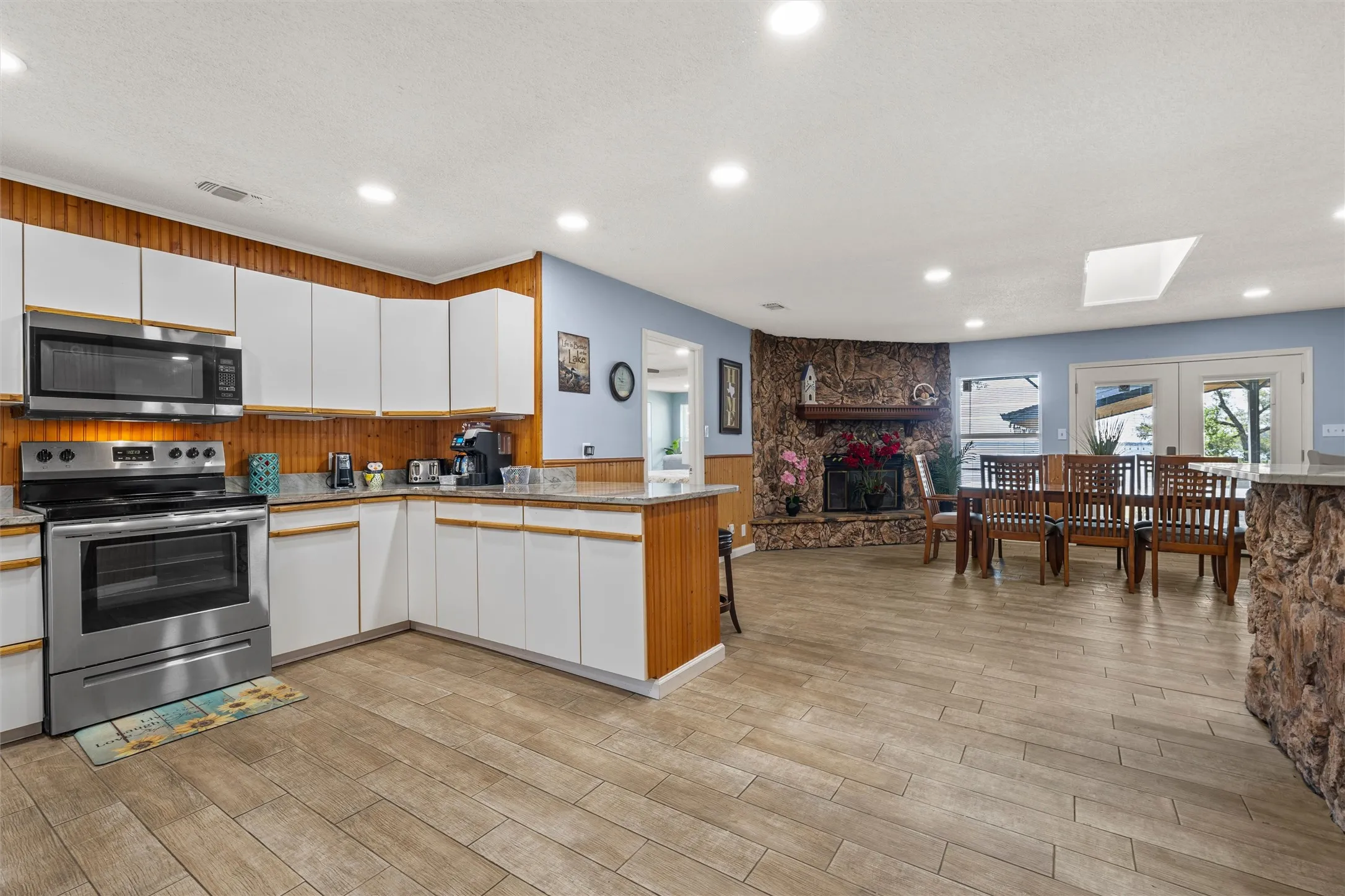 Single Family Residence For Sale in Limestone County , 112 Lcr 752b, Groesbeck, Texas 76642, 5 Bedroom, 3 Bathroom, Garage spaces, 3,735 Sqft, built in 1990, mls#21389766, Real Estate Agent in Groesbeck, Homes For Sale in Limestone county, Homes For Sale in Groesbeck, Realtor in Groesbeck Texas, Real Estate Brokerage Independent Realty Texas, Luminita Cordes Realtor