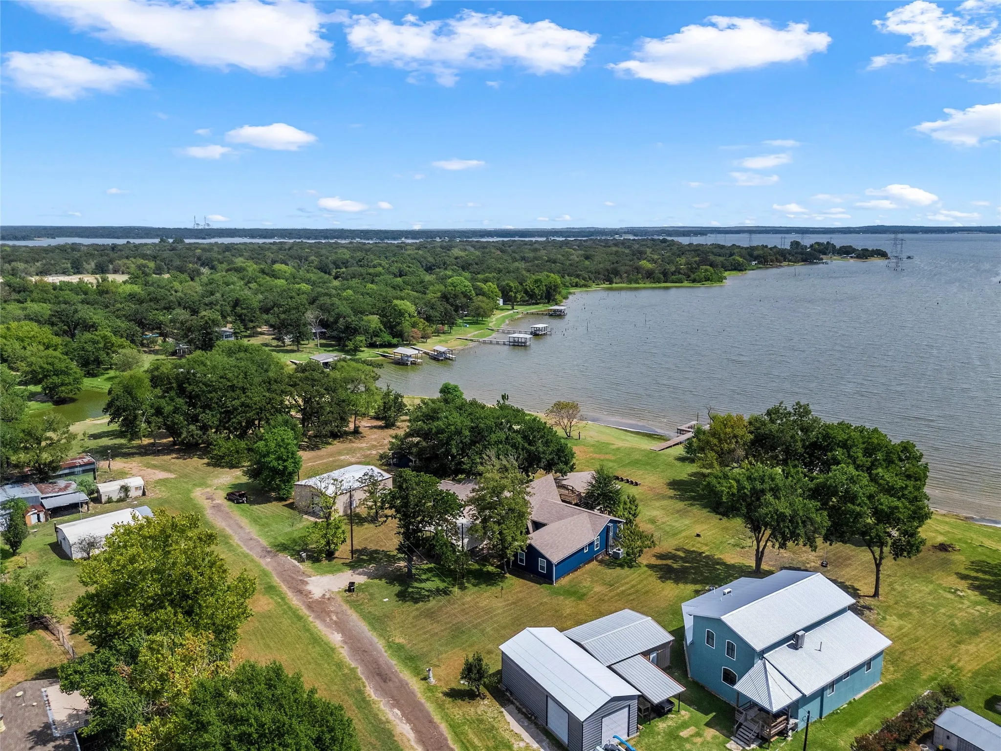 Single Family Residence For Sale in Limestone County , 112 Lcr 752b, Groesbeck, Texas 76642, 5 Bedroom, 3 Bathroom, Garage spaces, 3,735 Sqft, built in 1990, mls#21389766, Real Estate Agent in Groesbeck, Homes For Sale in Limestone county, Homes For Sale in Groesbeck, Realtor in Groesbeck Texas, Real Estate Brokerage Independent Realty Texas, Luminita Cordes Realtor