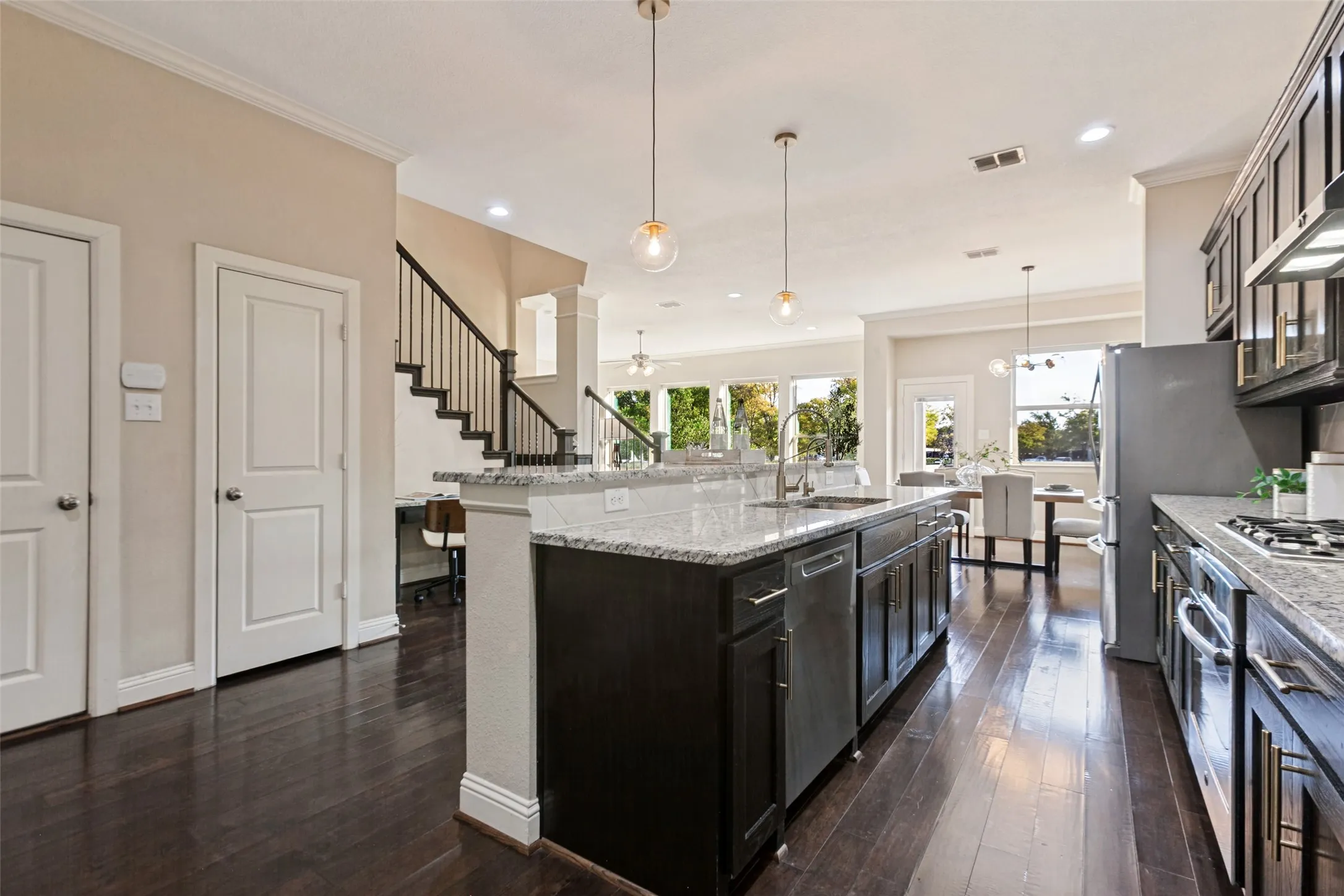 Single Family Residence For Sale in Dallas County , 2124 Meridian Way, Richardson, Texas 75080, 4 Bedroom, 3 Bathroom, 3 Garage spaces, 2,896 Sqft, built in 2013, mls#21388280, Real Estate Agent in Richardson, Homes For Sale in Dallas county, Homes For Sale in Richardson, Realtor in Richardson Texas, Real Estate Brokerage Independent Realty Texas, Luminita Cordes Realtor
