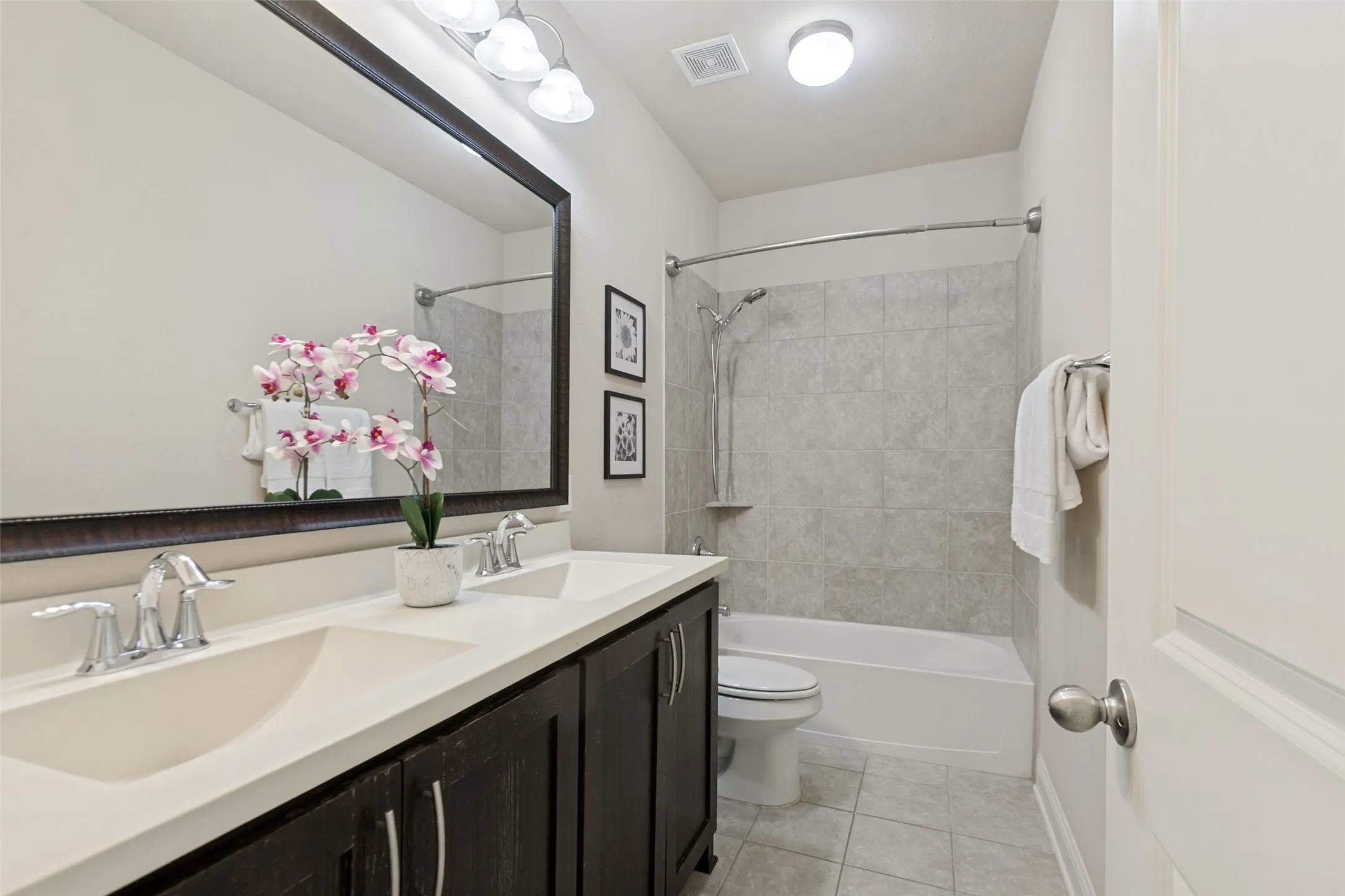 Single Family Residence For Sale in Dallas County , 2124 Meridian Way, Richardson, Texas 75080, 4 Bedroom, 3 Bathroom, 3 Garage spaces, 2,896 Sqft, built in 2013, mls#21388280, Real Estate Agent in Richardson, Homes For Sale in Dallas county, Homes For Sale in Richardson, Realtor in Richardson Texas, Real Estate Brokerage Independent Realty Texas, Luminita Cordes Realtor