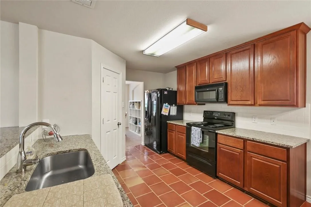 Single Family Residence For Rent in Denton County , 234 Pecos Trail, Cross Roads, Texas 76227, 3 Bedroom, 3 Bathroom, 2 Garage spaces, 1,804 Sqft, built in 2006, mls#21391773, Real Estate Agent in Cross Roads, Homes For Rent in Denton county, Homes For Rent in Cross Roads, Realtor in Cross Roads Texas, Real Estate Brokerage Independent Realty Texas, Luminita Cordes Realtor
