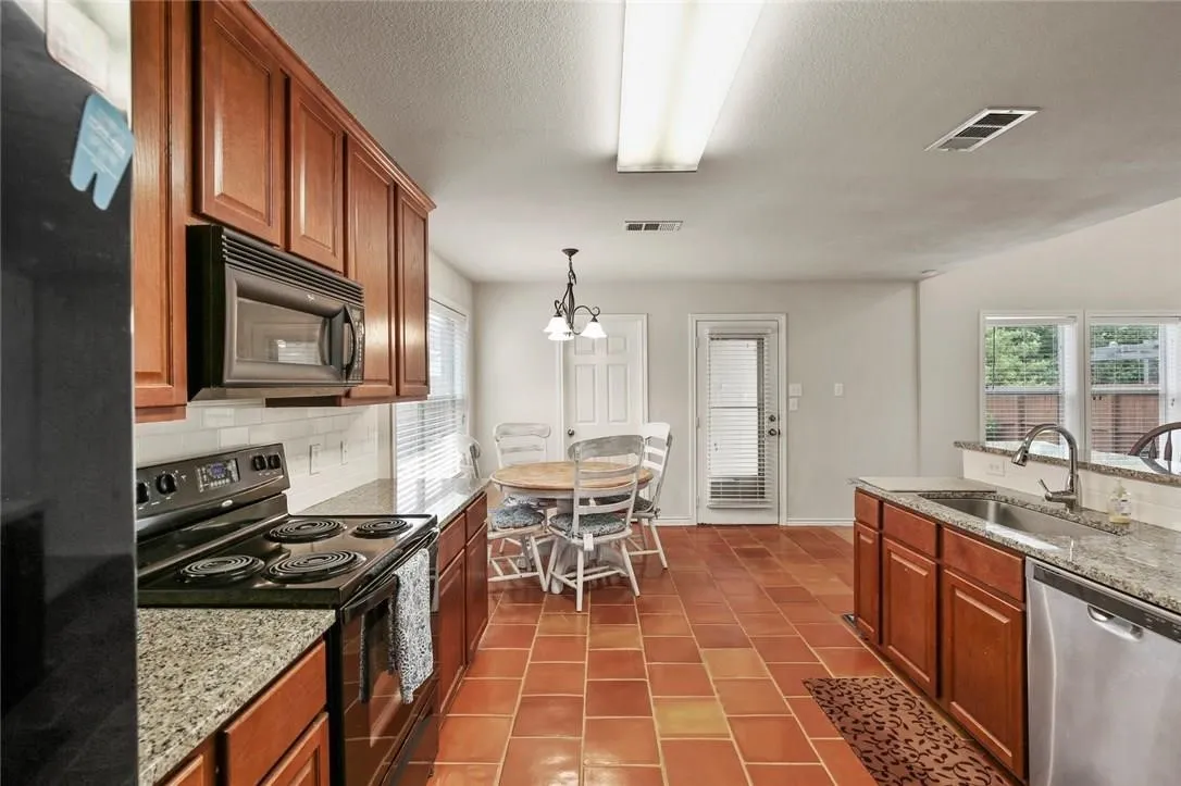 Single Family Residence For Rent in Denton County , 234 Pecos Trail, Cross Roads, Texas 76227, 3 Bedroom, 3 Bathroom, 2 Garage spaces, 1,804 Sqft, built in 2006, mls#21391773, Real Estate Agent in Cross Roads, Homes For Rent in Denton county, Homes For Rent in Cross Roads, Realtor in Cross Roads Texas, Real Estate Brokerage Independent Realty Texas, Luminita Cordes Realtor