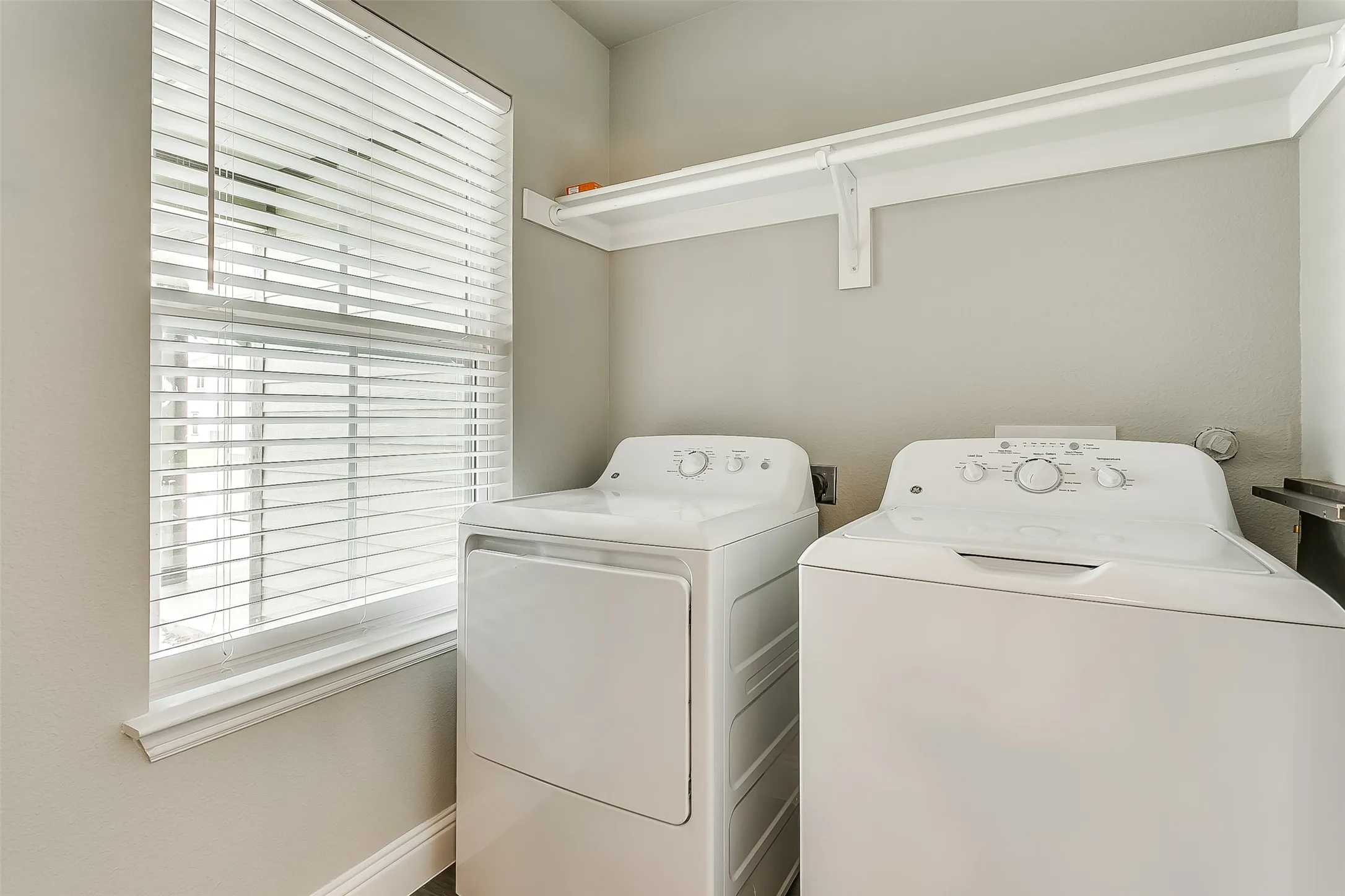 Duplex For Rent in Denton County , 3817 Huntington Drive, Denton, Texas 76209, 3 Bedroom, 3 Bathroom, 1 Garage spaces, 1,712 Sqft, built in 2020, mls#21390774, Real Estate Agent in Denton, Homes For Rent in Denton county, Homes For Rent in Denton, Realtor in Denton Texas, Real Estate Brokerage Independent Realty Texas, Luminita Cordes Realtor
