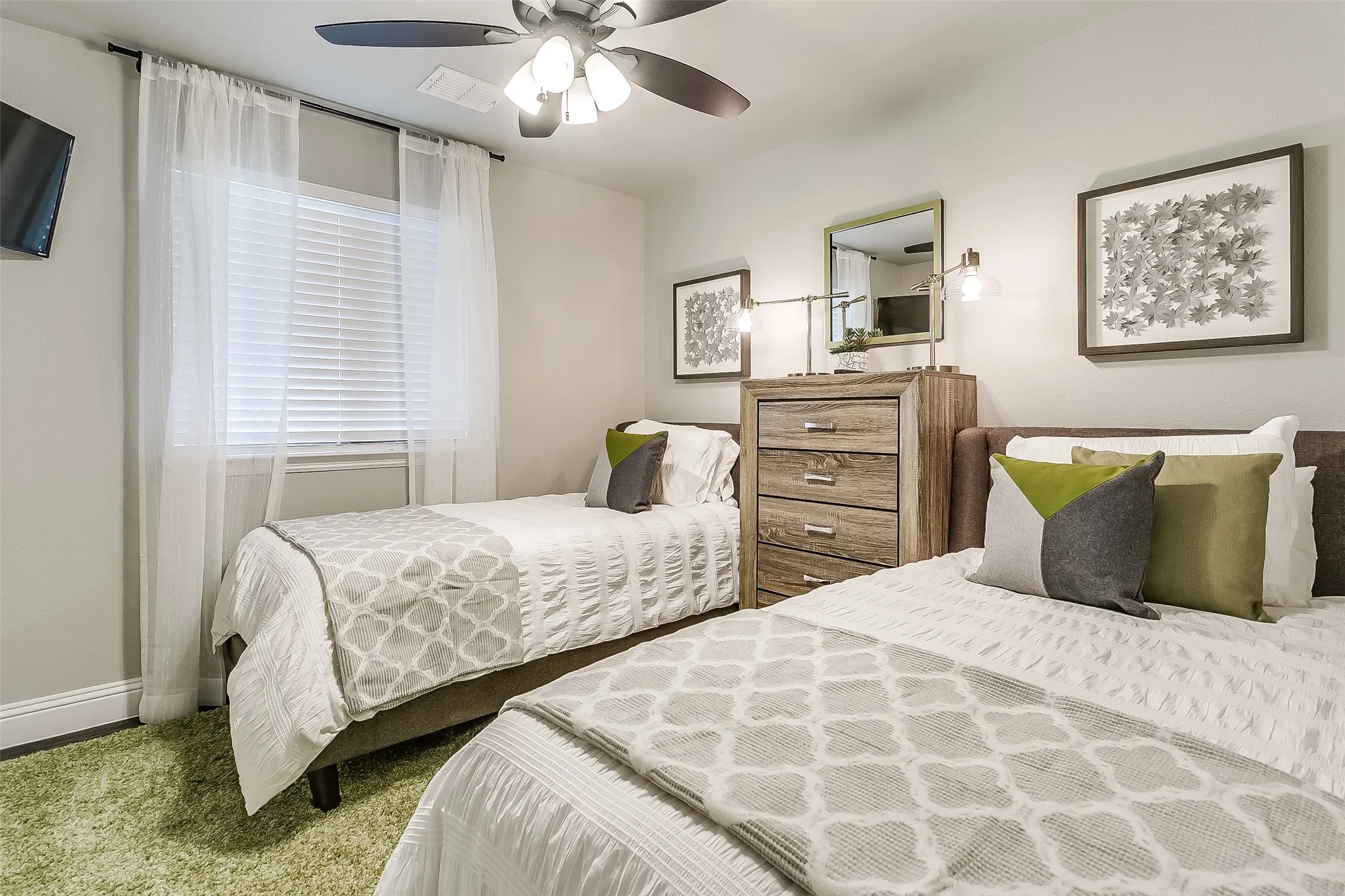 Duplex For Rent in Denton County , 3817 Huntington Drive, Denton, Texas 76209, 3 Bedroom, 3 Bathroom, 1 Garage spaces, 1,712 Sqft, built in 2020, mls#21390774, Real Estate Agent in Denton, Homes For Rent in Denton county, Homes For Rent in Denton, Realtor in Denton Texas, Real Estate Brokerage Independent Realty Texas, Luminita Cordes Realtor