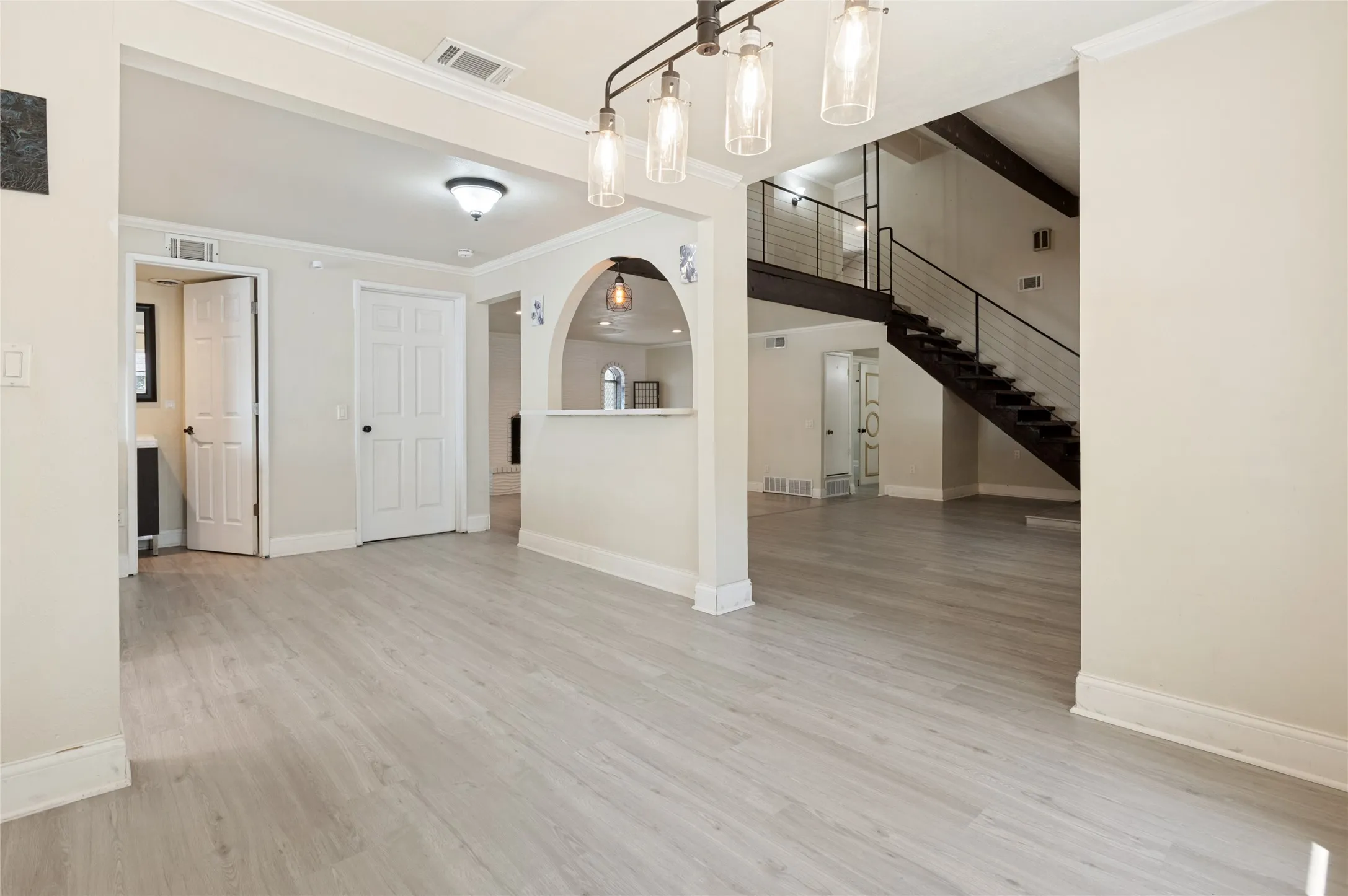 Single Family Residence For Sale in Dallas County , 1301 Hillsdale Drive, Richardson, Texas 75081, 4 Bedroom, 4 Bathroom, 2 Garage spaces, 2,311 Sqft, built in 1971, mls#21394152, Real Estate Agent in Richardson, Homes For Sale in Dallas county, Homes For Sale in Richardson, Realtor in Richardson Texas, Real Estate Brokerage Independent Realty Texas, Luminita Cordes Realtor