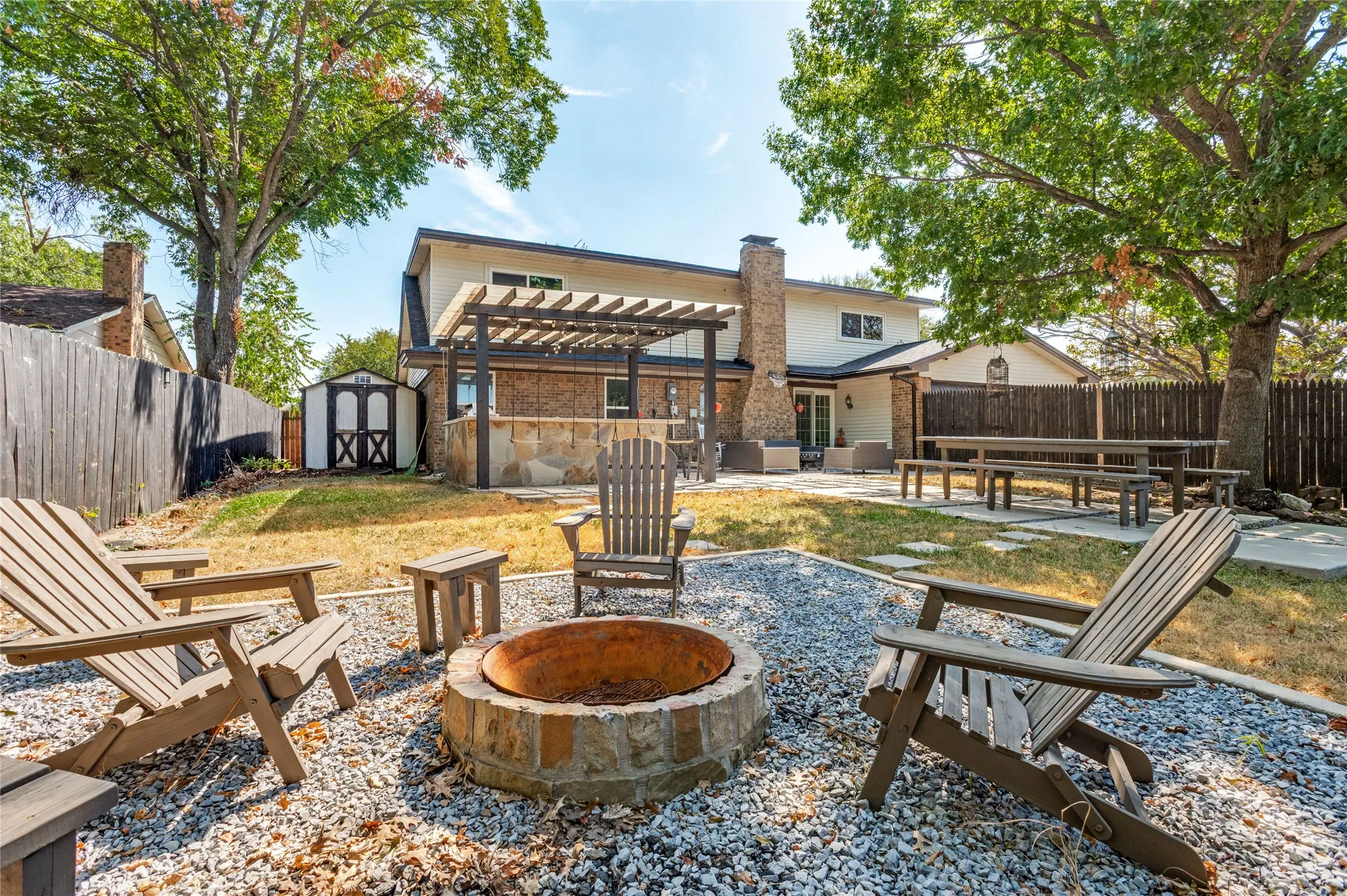 Single Family Residence For Sale in Dallas County , 1301 Hillsdale Drive, Richardson, Texas 75081, 4 Bedroom, 4 Bathroom, 2 Garage spaces, 2,311 Sqft, built in 1971, mls#21394152, Real Estate Agent in Richardson, Homes For Sale in Dallas county, Homes For Sale in Richardson, Realtor in Richardson Texas, Real Estate Brokerage Independent Realty Texas, Luminita Cordes Realtor