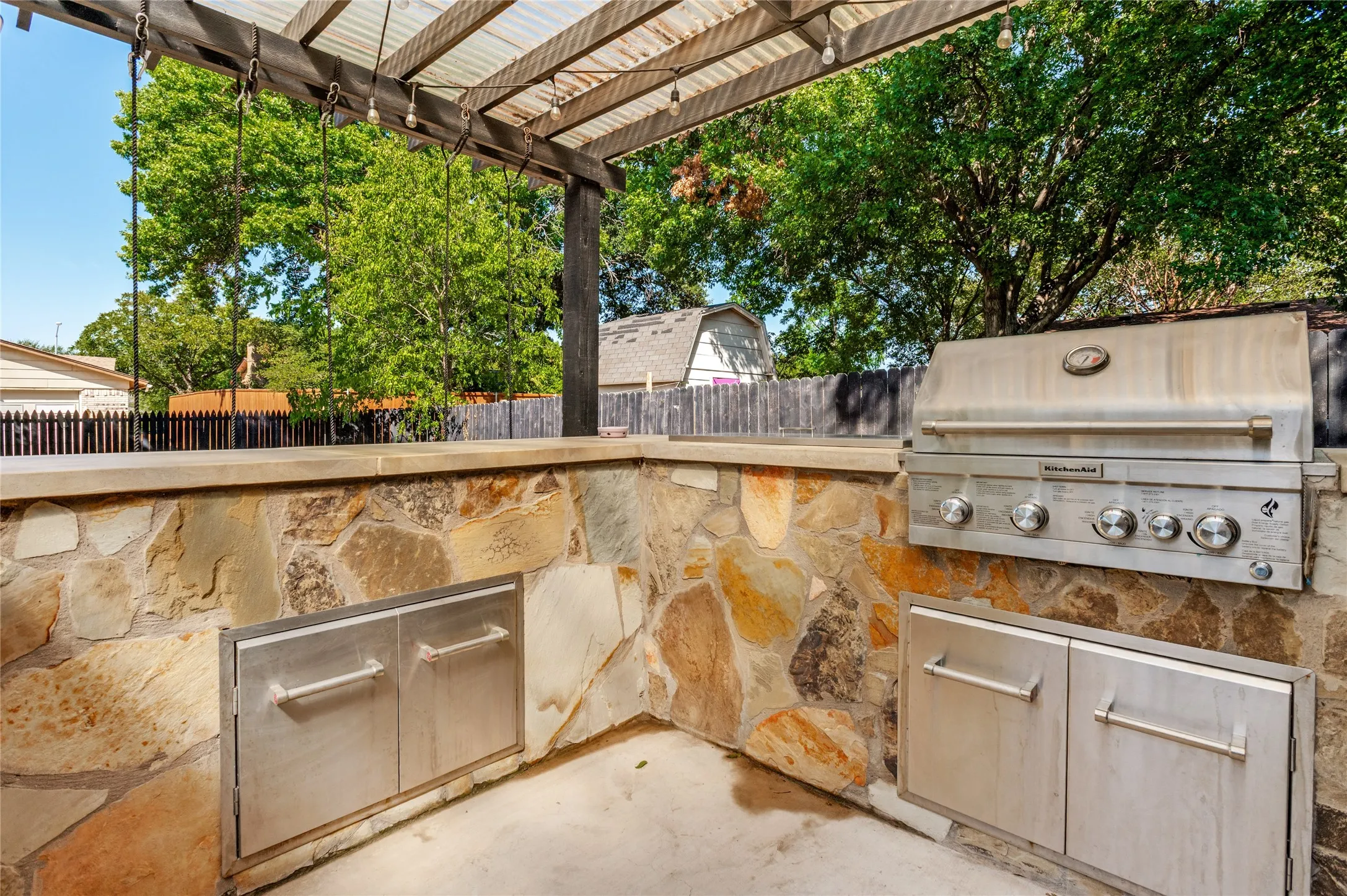 Single Family Residence For Sale in Dallas County , 1301 Hillsdale Drive, Richardson, Texas 75081, 4 Bedroom, 4 Bathroom, 2 Garage spaces, 2,311 Sqft, built in 1971, mls#21394152, Real Estate Agent in Richardson, Homes For Sale in Dallas county, Homes For Sale in Richardson, Realtor in Richardson Texas, Real Estate Brokerage Independent Realty Texas, Luminita Cordes Realtor