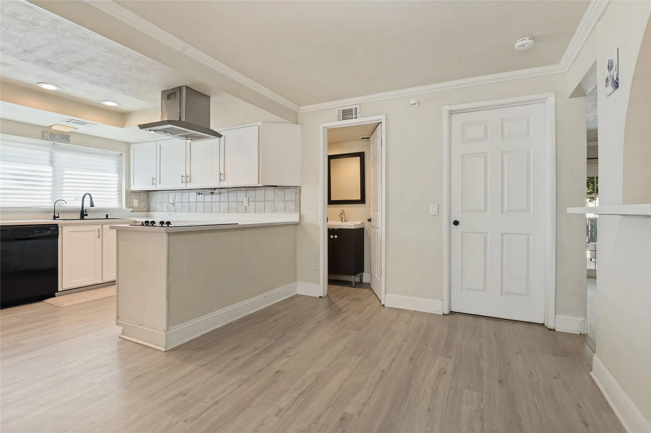 Single Family Residence For Sale in Dallas County , 1301 Hillsdale Drive, Richardson, Texas 75081, 4 Bedroom, 4 Bathroom, 2 Garage spaces, 2,311 Sqft, built in 1971, mls#21394152, Real Estate Agent in Richardson, Homes For Sale in Dallas county, Homes For Sale in Richardson, Realtor in Richardson Texas, Real Estate Brokerage Independent Realty Texas, Luminita Cordes Realtor