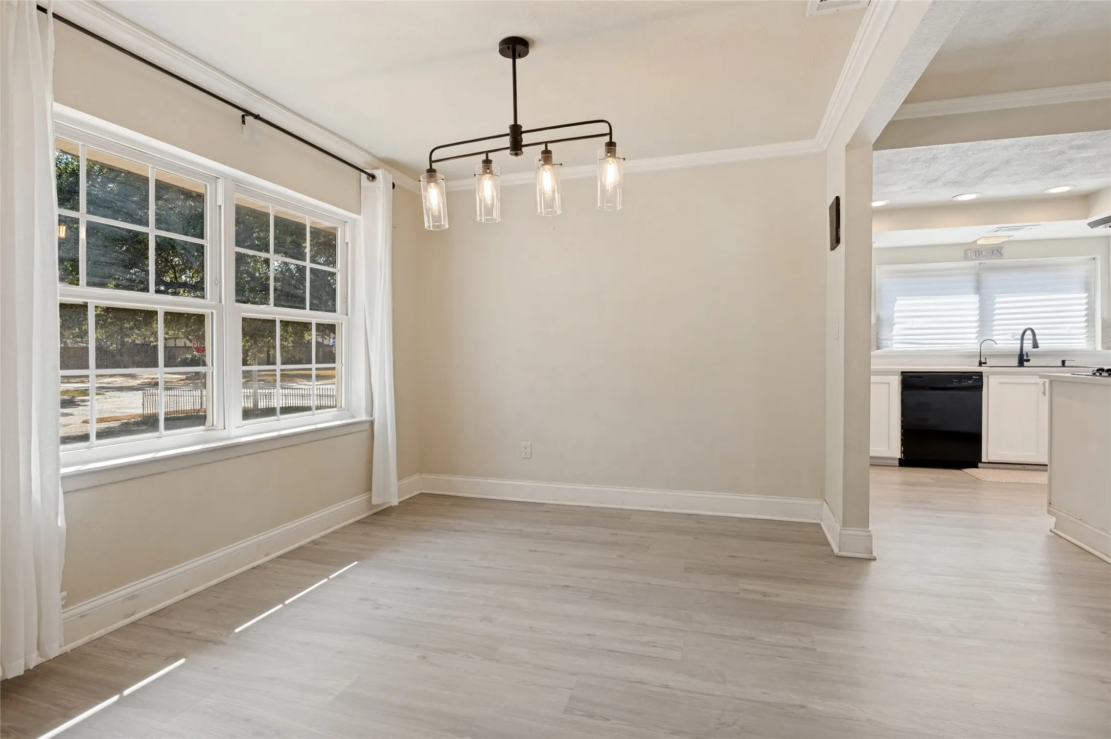 Single Family Residence For Sale in Dallas County , 1301 Hillsdale Drive, Richardson, Texas 75081, 4 Bedroom, 4 Bathroom, 2 Garage spaces, 2,311 Sqft, built in 1971, mls#21394152, Real Estate Agent in Richardson, Homes For Sale in Dallas county, Homes For Sale in Richardson, Realtor in Richardson Texas, Real Estate Brokerage Independent Realty Texas, Luminita Cordes Realtor