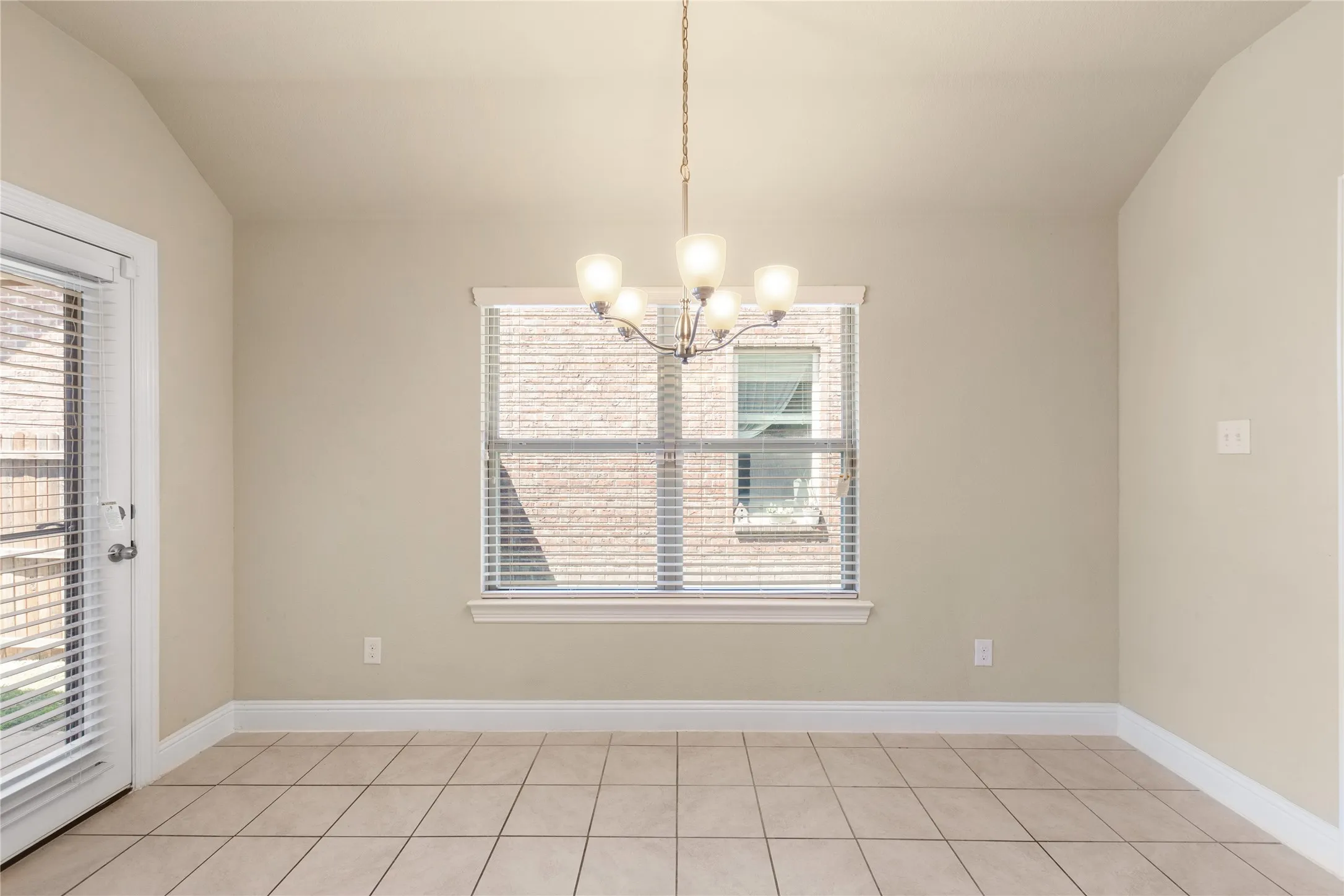 Single Family Residence For Rent in Denton County , 3816 Fordham Street, Frisco, Texas 75036, 3 Bedroom, 2 Bathroom, 2 Garage spaces, 1,768 Sqft, built in 2015, mls#21385843, Real Estate Agent in Frisco, Homes For Rent in Denton county, Homes For Rent in Frisco, Realtor in Frisco Texas, Real Estate Brokerage Independent Realty Texas, Luminita Cordes Realtor