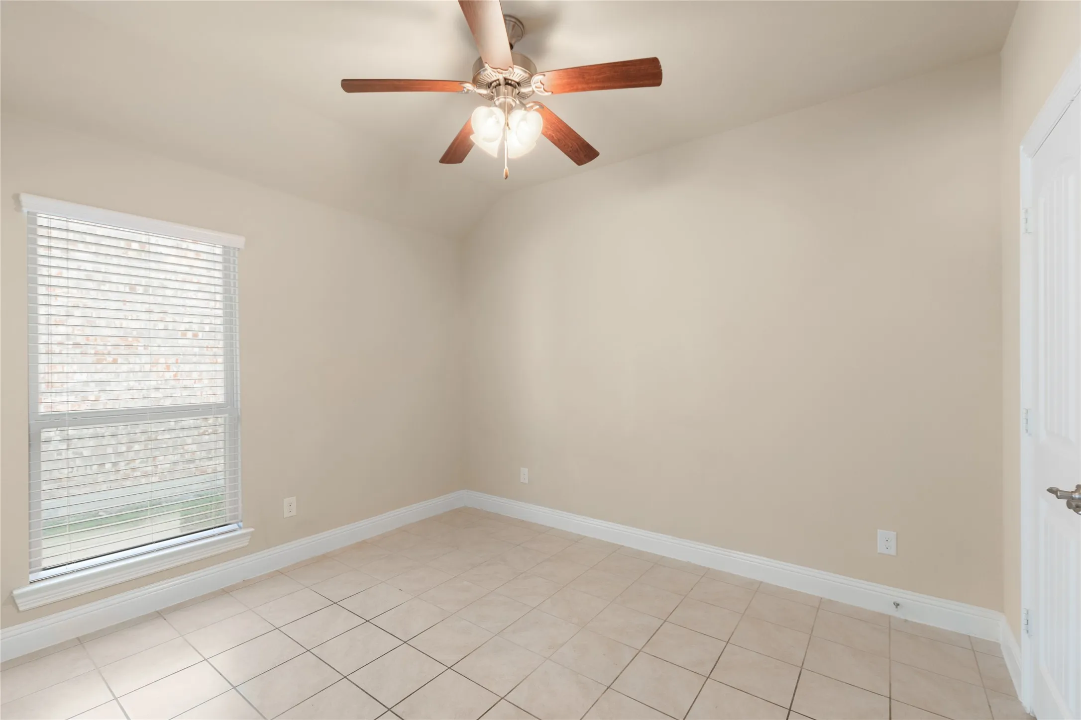 Single Family Residence For Rent in Denton County , 3816 Fordham Street, Frisco, Texas 75036, 3 Bedroom, 2 Bathroom, 2 Garage spaces, 1,768 Sqft, built in 2015, mls#21385843, Real Estate Agent in Frisco, Homes For Rent in Denton county, Homes For Rent in Frisco, Realtor in Frisco Texas, Real Estate Brokerage Independent Realty Texas, Luminita Cordes Realtor