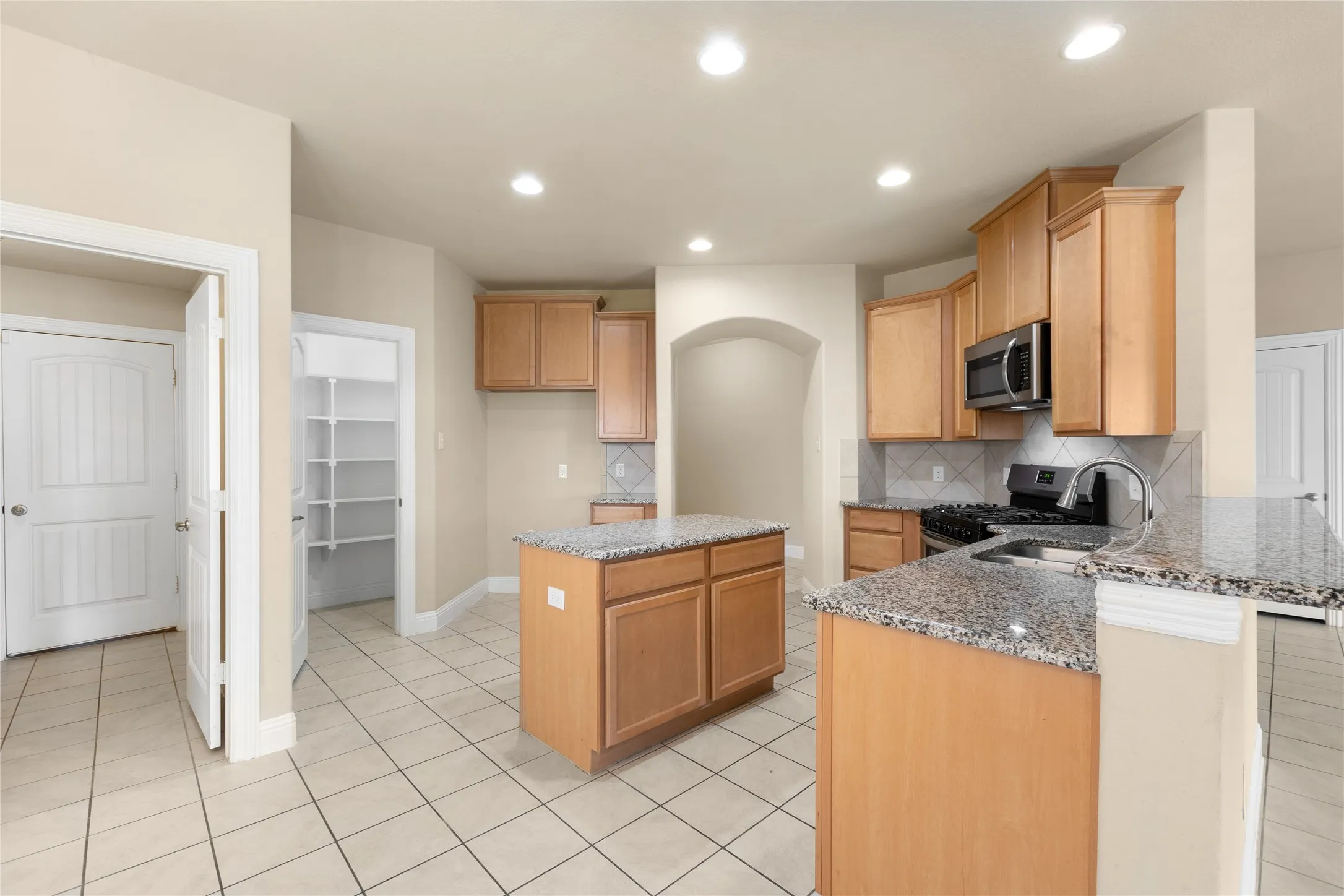 Single Family Residence For Rent in Denton County , 3816 Fordham Street, Frisco, Texas 75036, 3 Bedroom, 2 Bathroom, 2 Garage spaces, 1,768 Sqft, built in 2015, mls#21385843, Real Estate Agent in Frisco, Homes For Rent in Denton county, Homes For Rent in Frisco, Realtor in Frisco Texas, Real Estate Brokerage Independent Realty Texas, Luminita Cordes Realtor