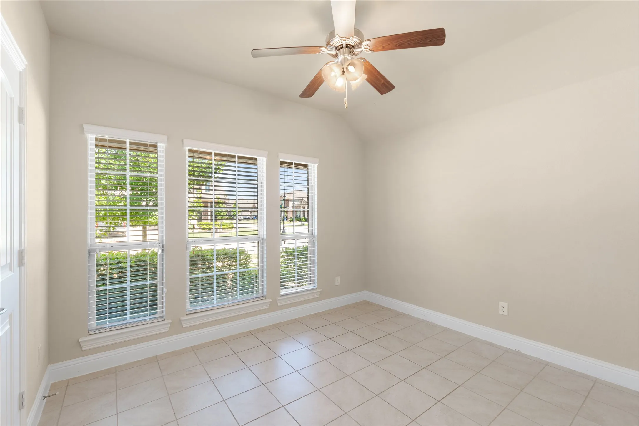 Single Family Residence For Rent in Denton County , 3816 Fordham Street, Frisco, Texas 75036, 3 Bedroom, 2 Bathroom, 2 Garage spaces, 1,768 Sqft, built in 2015, mls#21385843, Real Estate Agent in Frisco, Homes For Rent in Denton county, Homes For Rent in Frisco, Realtor in Frisco Texas, Real Estate Brokerage Independent Realty Texas, Luminita Cordes Realtor