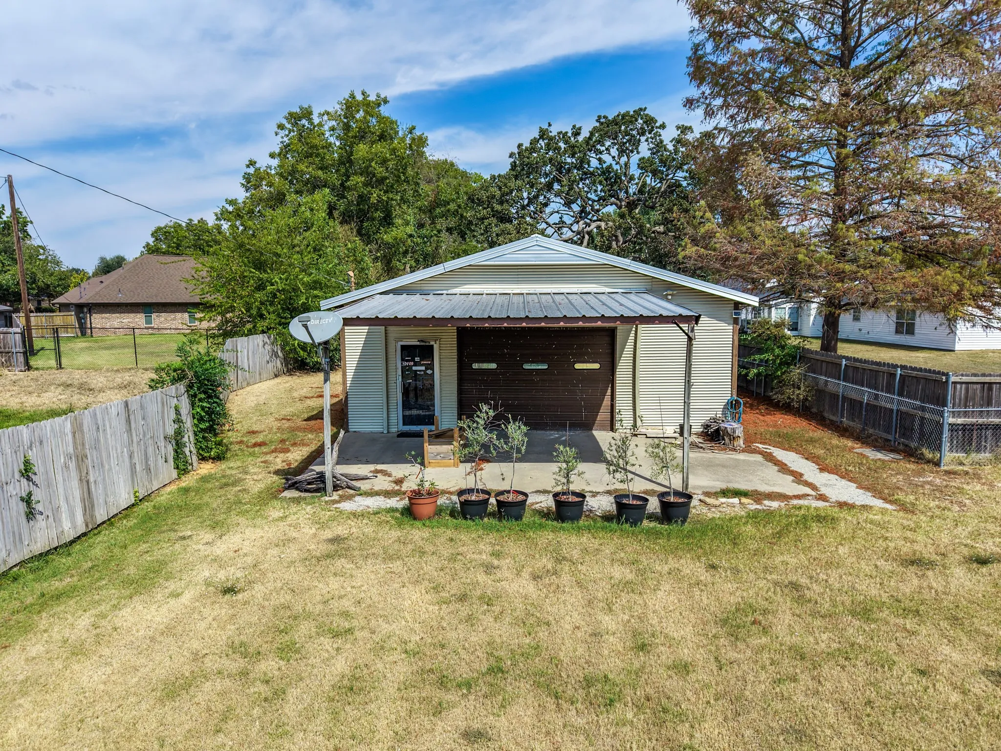 Single Family Residence For Sale in Hopkins County , 1013 Texas Street, Sulphur Springs, Texas 75482, 3 Bedroom, 2 Bathroom, 2 Garage spaces, 1,888 Sqft, built in 1985, mls#21394186, Real Estate Agent in Sulphur Springs, Homes For Sale in Hopkins county, Homes For Sale in Sulphur Springs, Realtor in Sulphur Springs Texas, Real Estate Brokerage Independent Realty Texas, Luminita Cordes Realtor