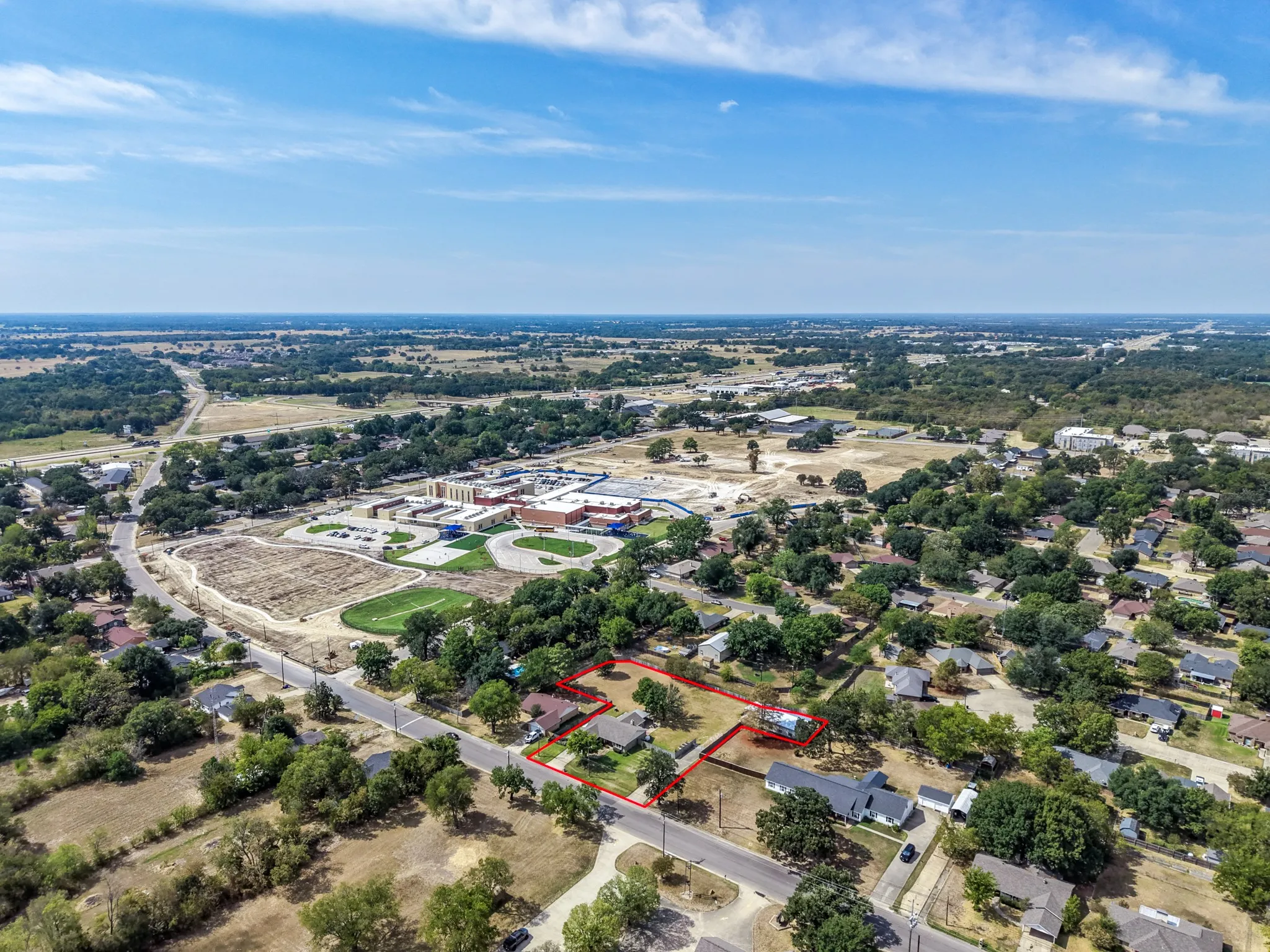 Single Family Residence For Sale in Hopkins County , 1013 Texas Street, Sulphur Springs, Texas 75482, 3 Bedroom, 2 Bathroom, 2 Garage spaces, 1,888 Sqft, built in 1985, mls#21394186, Real Estate Agent in Sulphur Springs, Homes For Sale in Hopkins county, Homes For Sale in Sulphur Springs, Realtor in Sulphur Springs Texas, Real Estate Brokerage Independent Realty Texas, Luminita Cordes Realtor