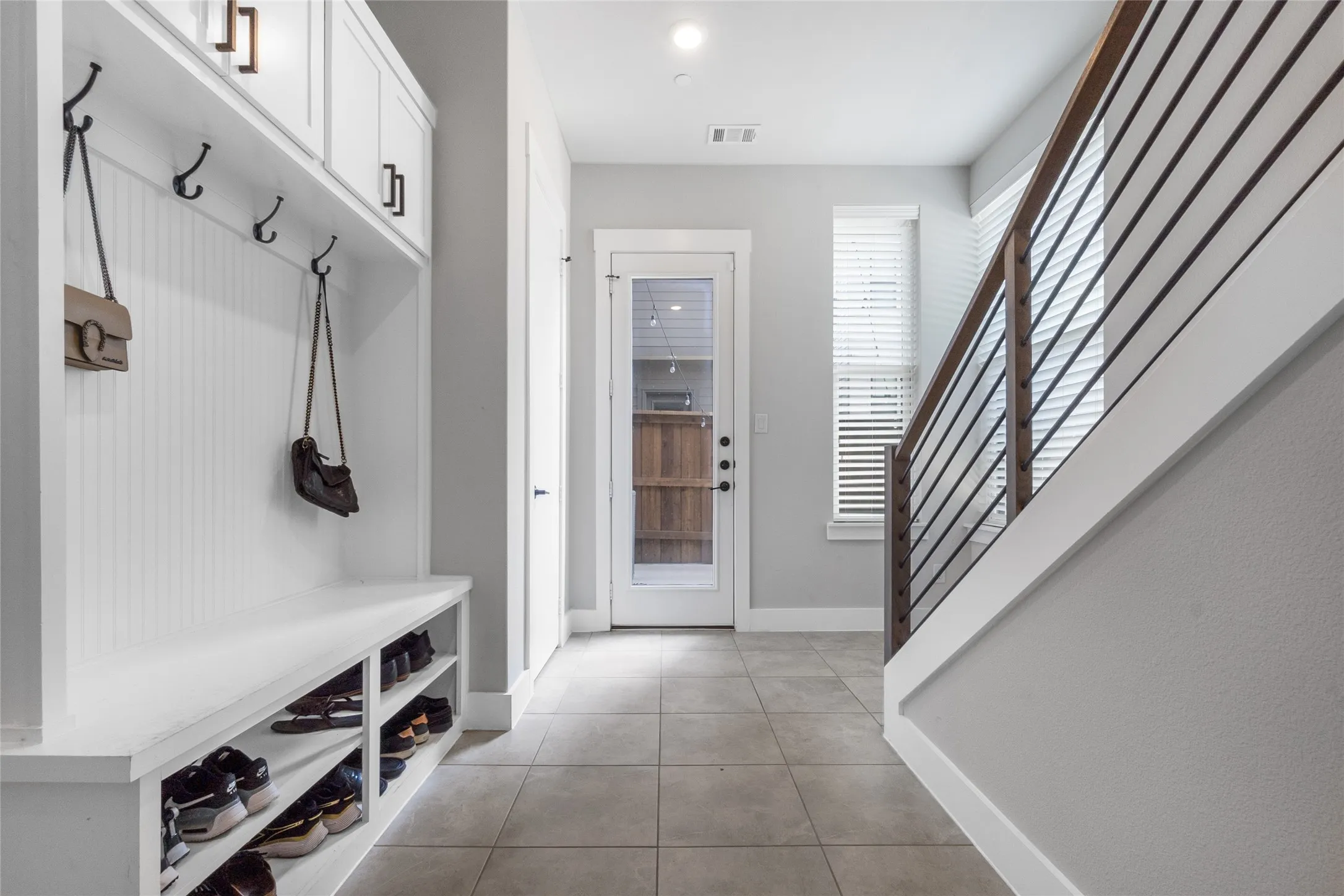 Townhouse For Rent in Dallas County , 621 N Tyler Street 202, Dallas, Texas 75208, 2 Bedroom, 3 Bathroom, 2 Garage spaces, 2,163 Sqft, built in 2020, mls#21391156, Real Estate Agent in Dallas, Homes For Rent in Dallas county, Homes For Rent in Dallas, Realtor in Dallas Texas, Real Estate Brokerage Independent Realty Texas, Luminita Cordes Realtor