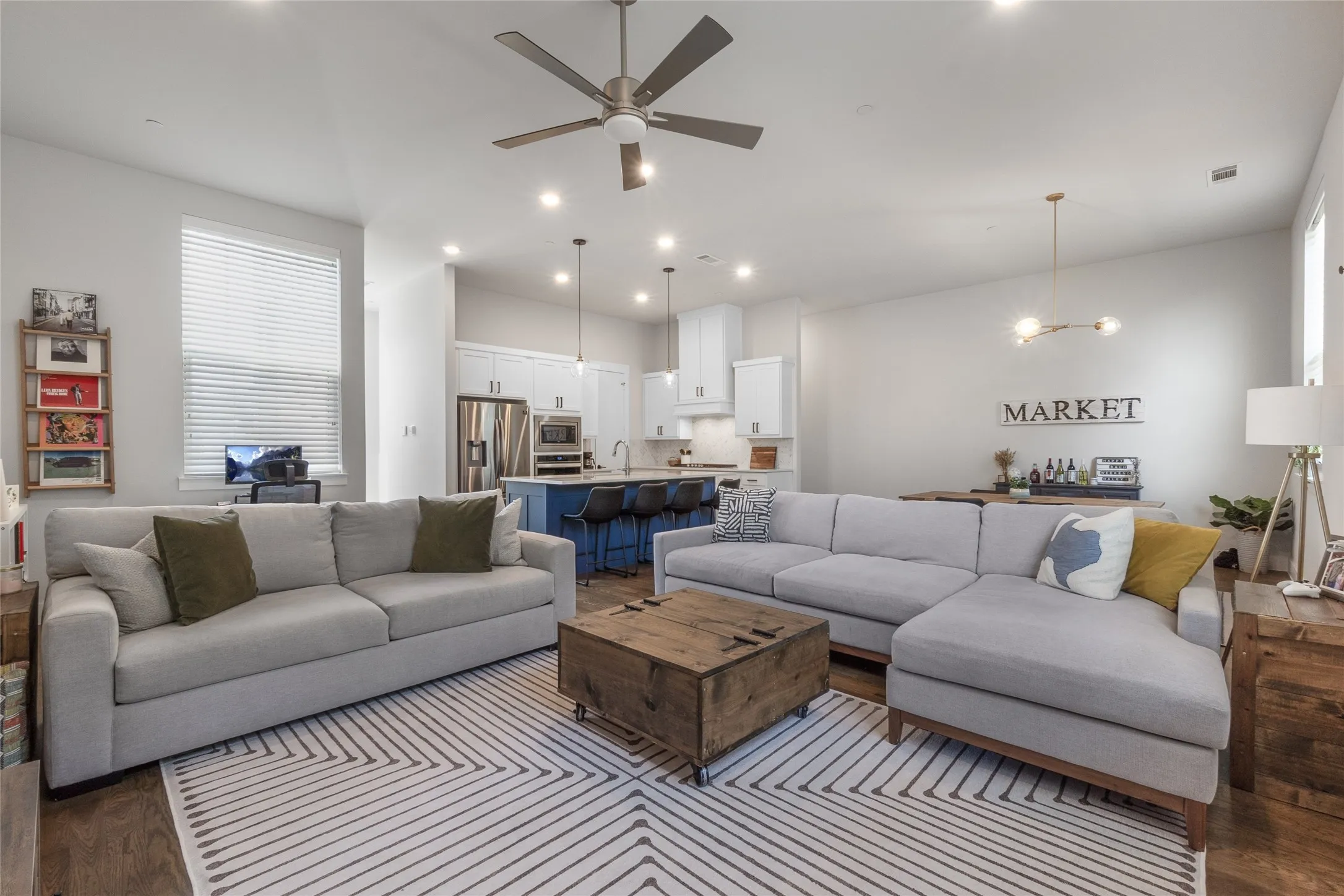 Townhouse For Rent in Dallas County , 621 N Tyler Street 202, Dallas, Texas 75208, 2 Bedroom, 3 Bathroom, 2 Garage spaces, 2,163 Sqft, built in 2020, mls#21391156, Real Estate Agent in Dallas, Homes For Rent in Dallas county, Homes For Rent in Dallas, Realtor in Dallas Texas, Real Estate Brokerage Independent Realty Texas, Luminita Cordes Realtor