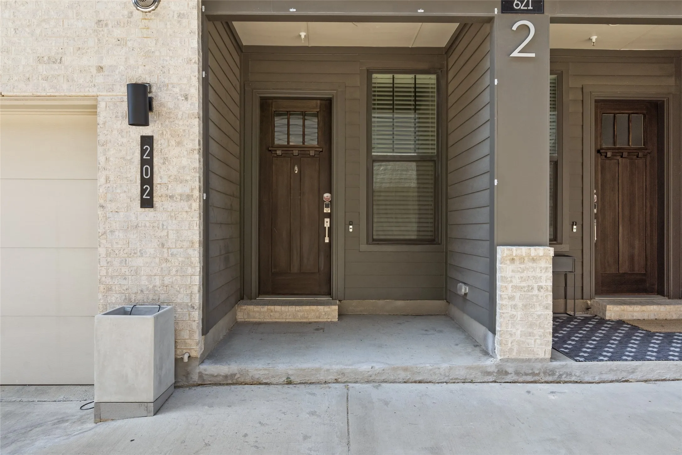 Townhouse For Rent in Dallas County , 621 N Tyler Street 202, Dallas, Texas 75208, 2 Bedroom, 3 Bathroom, 2 Garage spaces, 2,163 Sqft, built in 2020, mls#21391156, Real Estate Agent in Dallas, Homes For Rent in Dallas county, Homes For Rent in Dallas, Realtor in Dallas Texas, Real Estate Brokerage Independent Realty Texas, Luminita Cordes Realtor