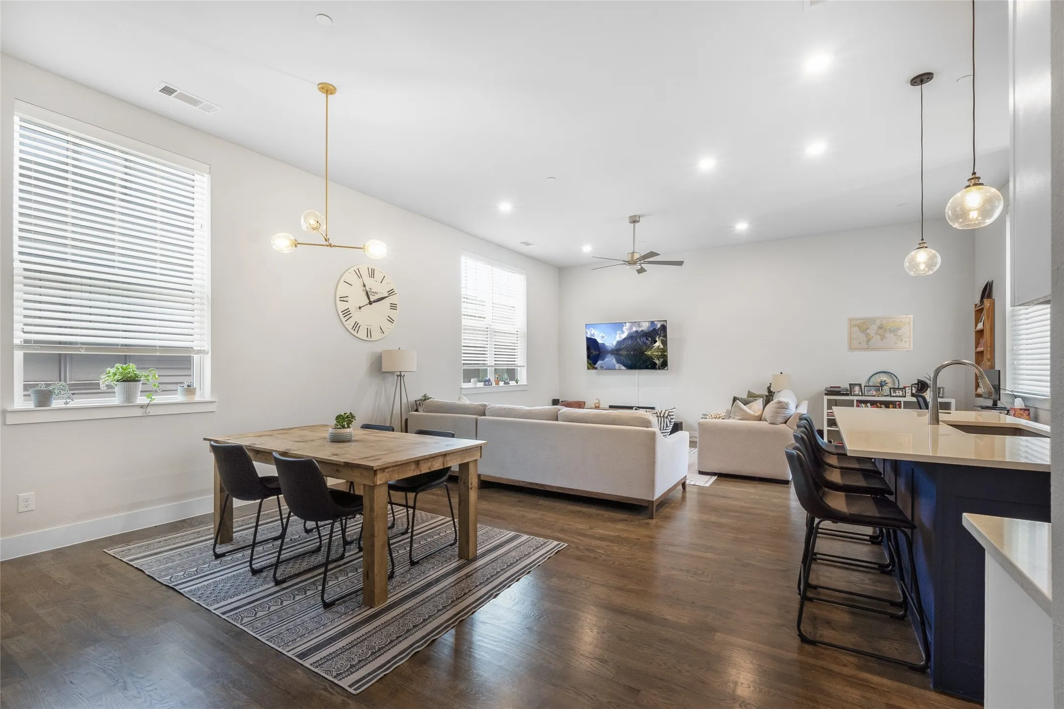Townhouse For Rent in Dallas County , 621 N Tyler Street 202, Dallas, Texas 75208, 2 Bedroom, 3 Bathroom, 2 Garage spaces, 2,163 Sqft, built in 2020, mls#21391156, Real Estate Agent in Dallas, Homes For Rent in Dallas county, Homes For Rent in Dallas, Realtor in Dallas Texas, Real Estate Brokerage Independent Realty Texas, Luminita Cordes Realtor