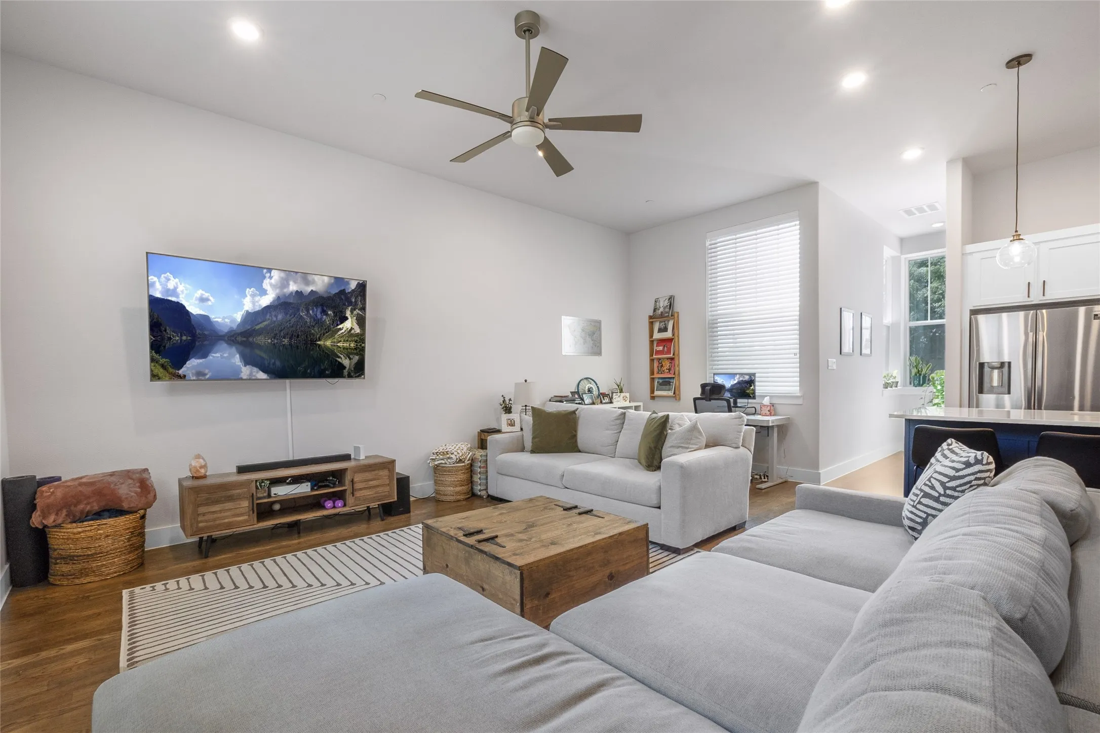 Townhouse For Rent in Dallas County , 621 N Tyler Street 202, Dallas, Texas 75208, 2 Bedroom, 3 Bathroom, 2 Garage spaces, 2,163 Sqft, built in 2020, mls#21391156, Real Estate Agent in Dallas, Homes For Rent in Dallas county, Homes For Rent in Dallas, Realtor in Dallas Texas, Real Estate Brokerage Independent Realty Texas, Luminita Cordes Realtor