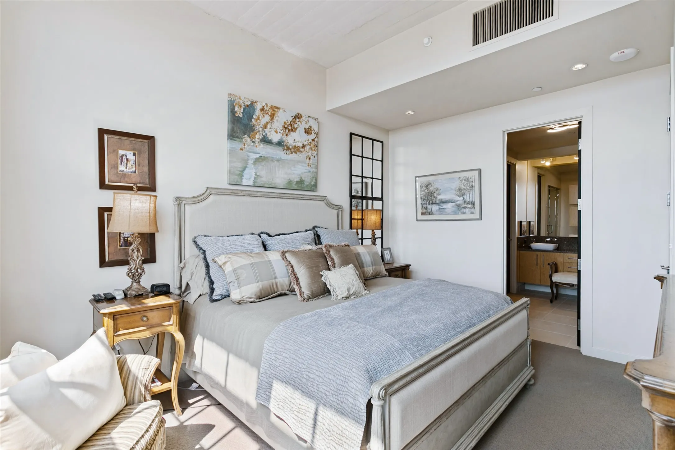 Condominium For Sale in Tarrant County , 2600 W 7th Street 2540, Fort Worth, Texas 76107, 2 Bedroom, 3 Bathroom, 2 Garage spaces, 1,654 Sqft, built in 1928, mls#21390773, Real Estate Agent in Fort Worth, Homes For Sale in Tarrant county, Homes For Sale in Fort Worth, Realtor in Fort Worth Texas, Real Estate Brokerage Independent Realty Texas, Luminita Cordes Realtor