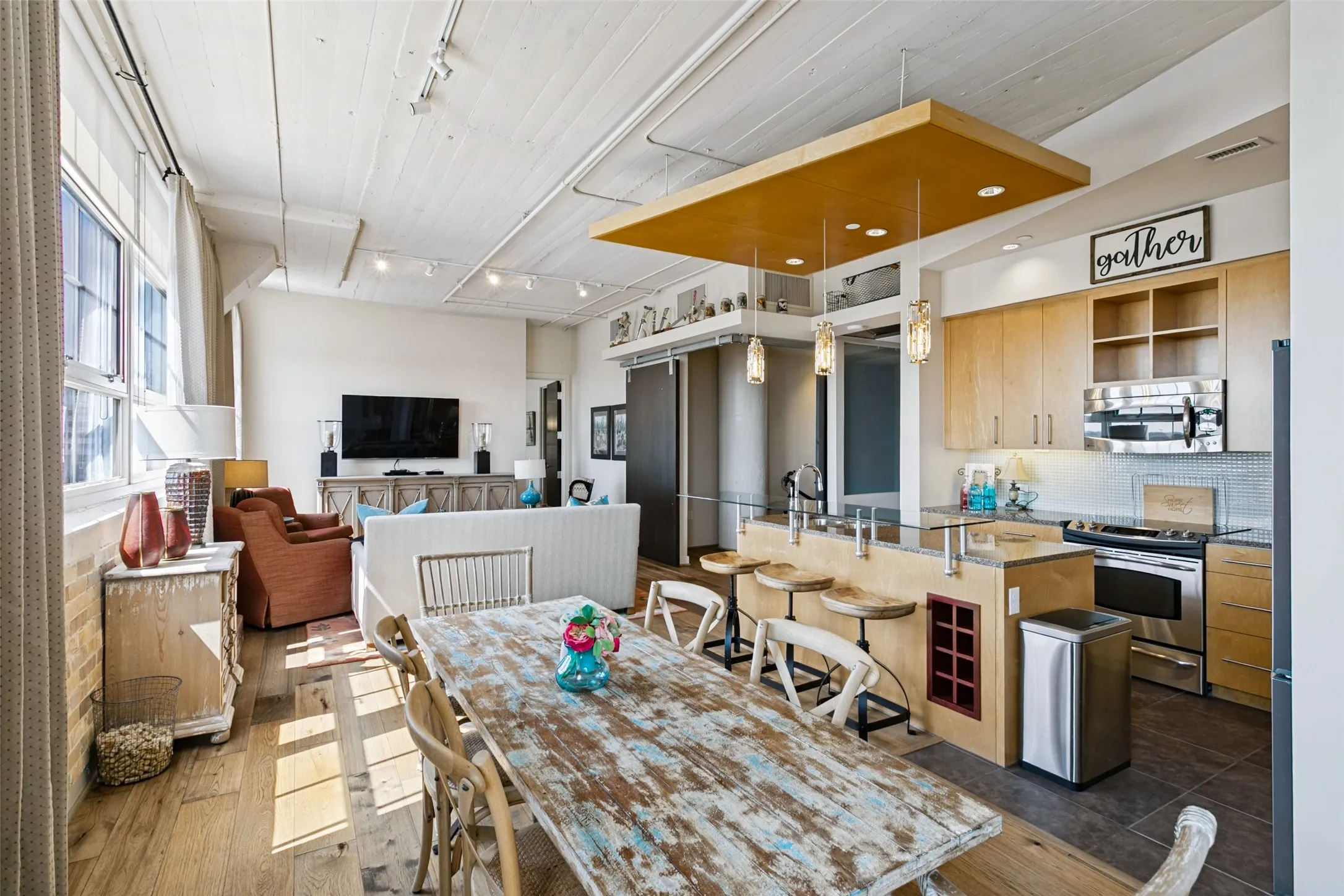 Condominium For Sale in Tarrant County , 2600 W 7th Street 2540, Fort Worth, Texas 76107, 2 Bedroom, 3 Bathroom, 2 Garage spaces, 1,654 Sqft, built in 1928, mls#21390773, Real Estate Agent in Fort Worth, Homes For Sale in Tarrant county, Homes For Sale in Fort Worth, Realtor in Fort Worth Texas, Real Estate Brokerage Independent Realty Texas, Luminita Cordes Realtor