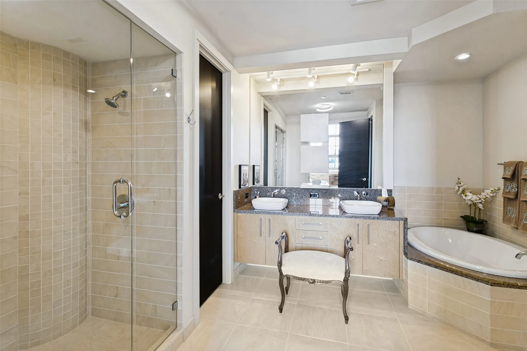 Condominium For Sale in Tarrant County , 2600 W 7th Street 2540, Fort Worth, Texas 76107, 2 Bedroom, 3 Bathroom, 2 Garage spaces, 1,654 Sqft, built in 1928, mls#21390773, Real Estate Agent in Fort Worth, Homes For Sale in Tarrant county, Homes For Sale in Fort Worth, Realtor in Fort Worth Texas, Real Estate Brokerage Independent Realty Texas, Luminita Cordes Realtor