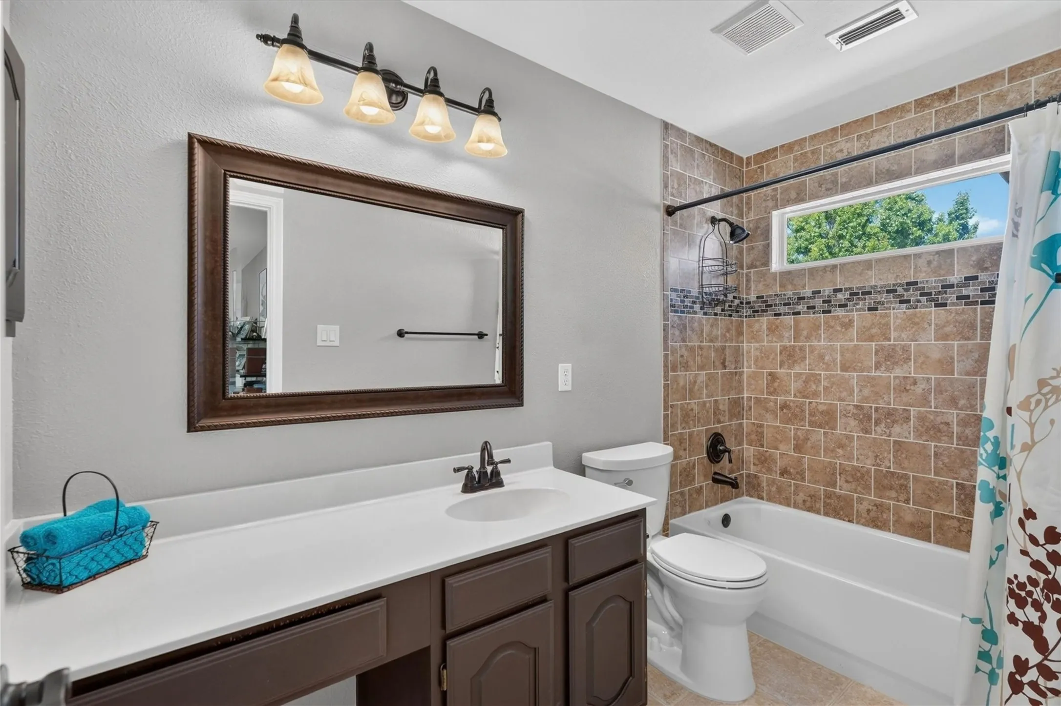 Single Family Residence For Sale in Collin County , 3636 Bent Ridge Drive, Plano, Texas 75074, 3 Bedroom, 3 Bathroom, 2 Garage spaces, 2,920 Sqft, built in 1998, mls#21393032, Real Estate Agent in Plano, Homes For Sale in Collin county, Homes For Sale in Plano, Realtor in Plano Texas, Real Estate Brokerage Independent Realty Texas, Luminita Cordes Realtor