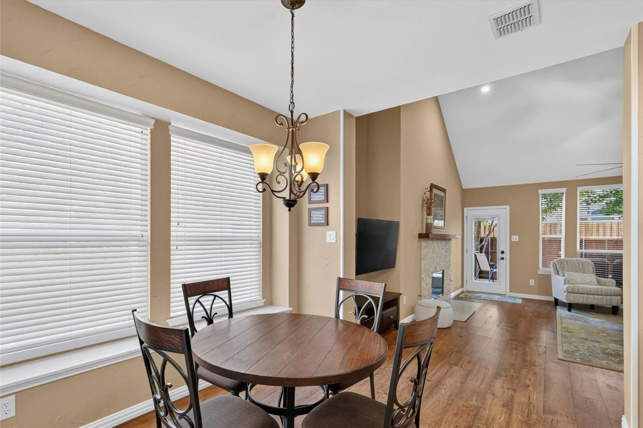 Single Family Residence For Sale in Collin County , 3636 Bent Ridge Drive, Plano, Texas 75074, 3 Bedroom, 3 Bathroom, 2 Garage spaces, 2,920 Sqft, built in 1998, mls#21393032, Real Estate Agent in Plano, Homes For Sale in Collin county, Homes For Sale in Plano, Realtor in Plano Texas, Real Estate Brokerage Independent Realty Texas, Luminita Cordes Realtor