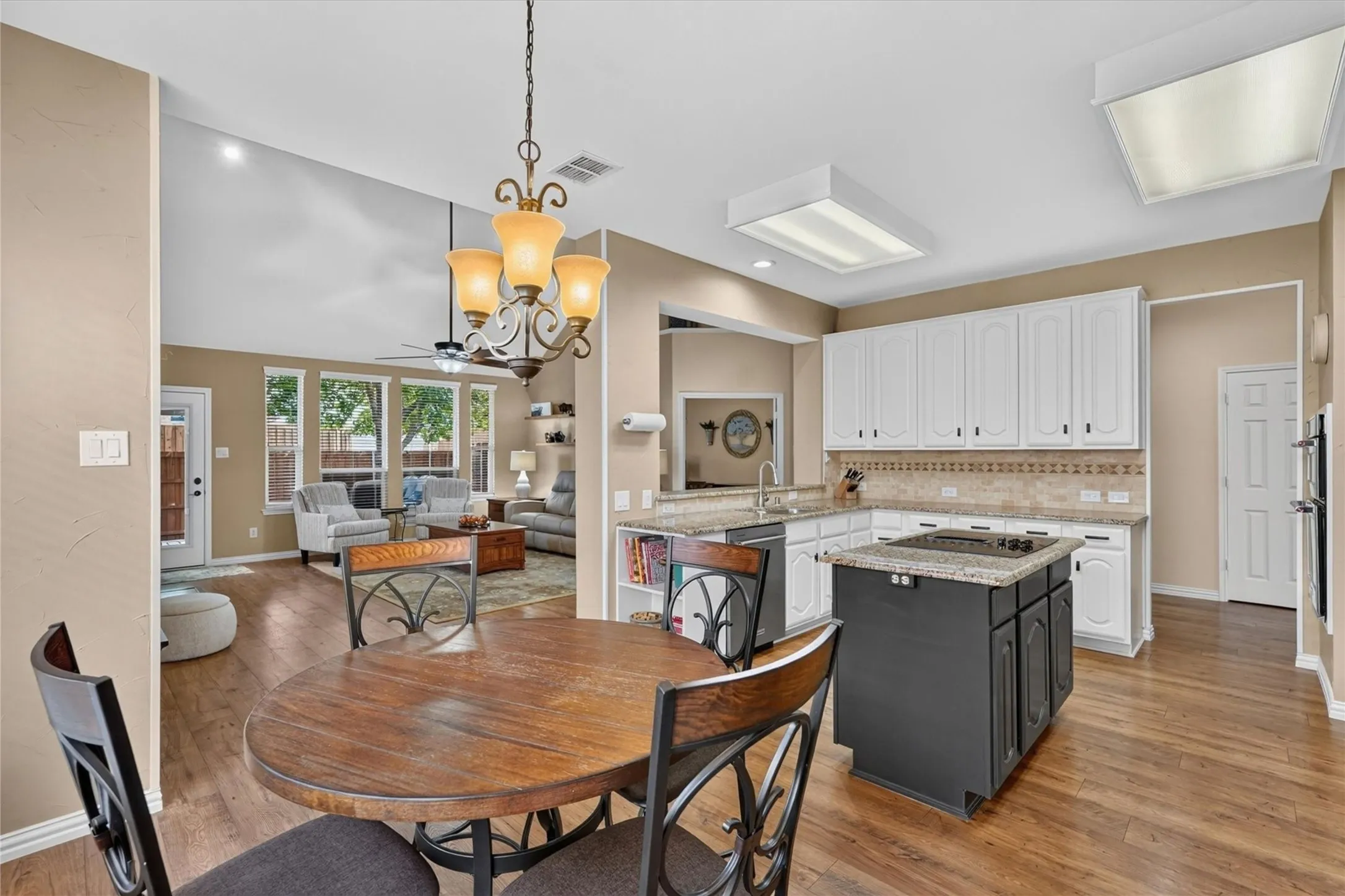 Single Family Residence For Sale in Collin County , 3636 Bent Ridge Drive, Plano, Texas 75074, 3 Bedroom, 3 Bathroom, 2 Garage spaces, 2,920 Sqft, built in 1998, mls#21393032, Real Estate Agent in Plano, Homes For Sale in Collin county, Homes For Sale in Plano, Realtor in Plano Texas, Real Estate Brokerage Independent Realty Texas, Luminita Cordes Realtor
