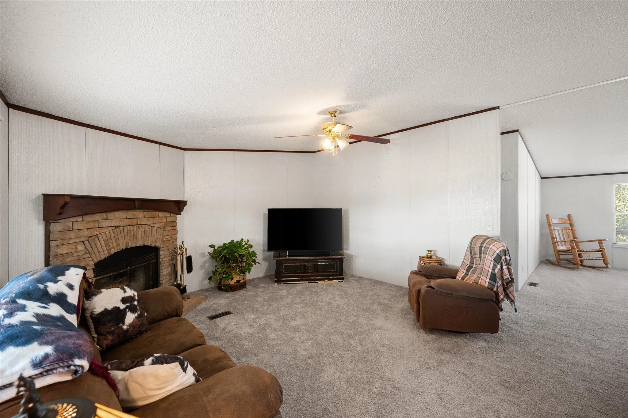 Mobile Home For Sale in Navarro County , 14181 Fm 639, Barry, Texas 75102, 3 Bedroom, 2 Bathroom, Garage spaces, 1,680 Sqft, built in 2001, mls#21393232, Real Estate Agent in Barry, Homes For Sale in Navarro county, Homes For Sale in Barry, Realtor in Barry Texas, Real Estate Brokerage Independent Realty Texas, Luminita Cordes Realtor