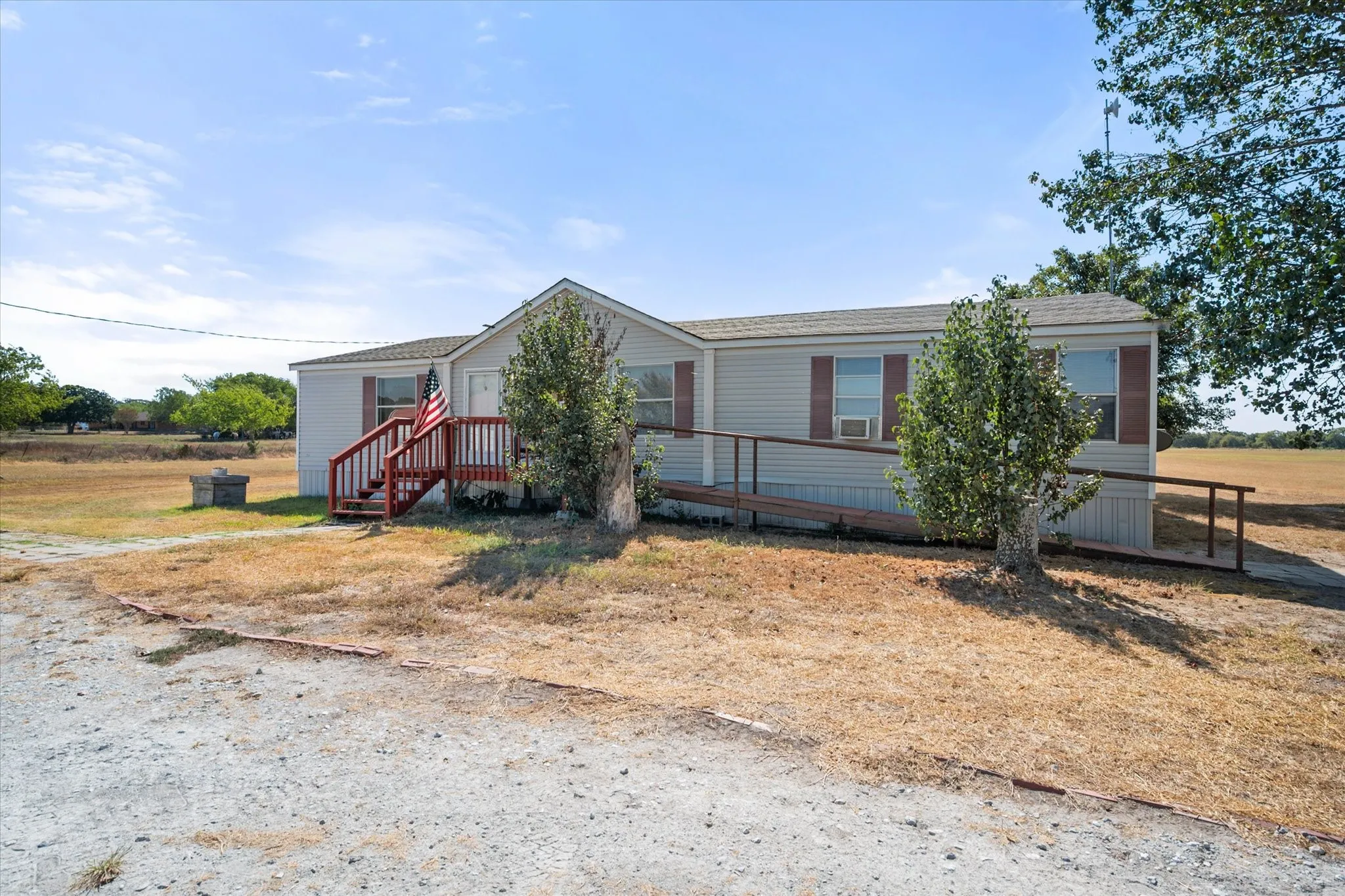 Mobile Home For Sale in Navarro County , 14181 Fm 639, Barry, Texas 75102, 3 Bedroom, 2 Bathroom, Garage spaces, 1,680 Sqft, built in 2001, mls#21393232, Real Estate Agent in Barry, Homes For Sale in Navarro county, Homes For Sale in Barry, Realtor in Barry Texas, Real Estate Brokerage Independent Realty Texas, Luminita Cordes Realtor