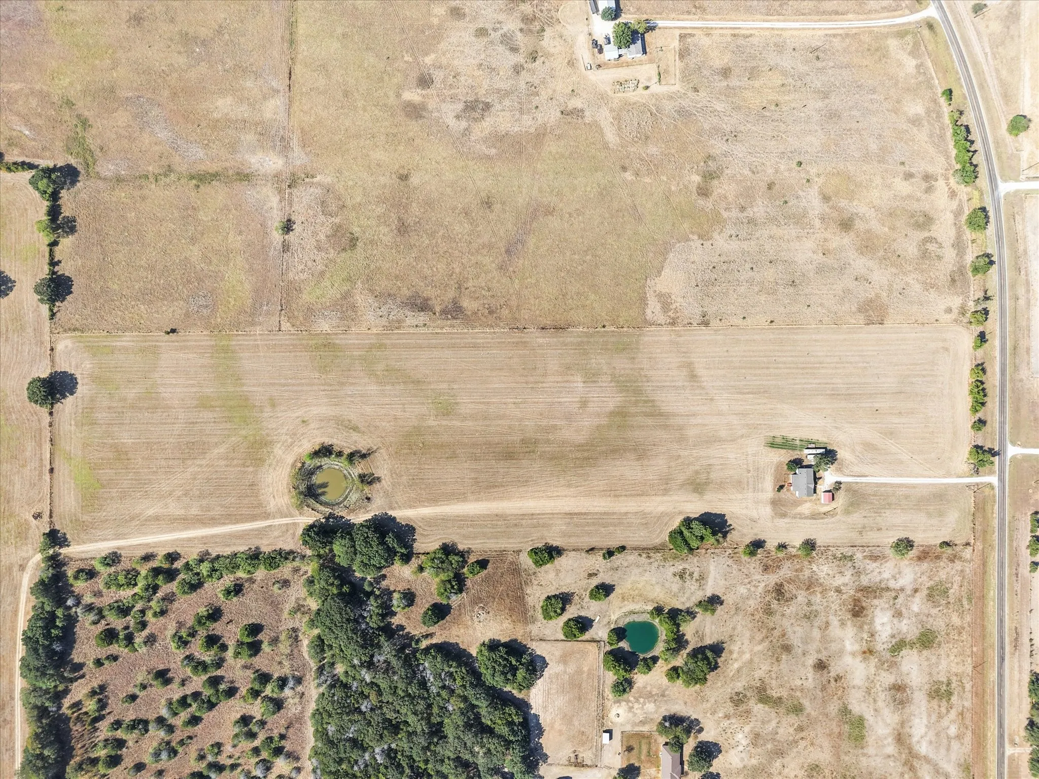 Mobile Home For Sale in Navarro County , 14181 Fm 639, Barry, Texas 75102, 3 Bedroom, 2 Bathroom, Garage spaces, 1,680 Sqft, built in 2001, mls#21393232, Real Estate Agent in Barry, Homes For Sale in Navarro county, Homes For Sale in Barry, Realtor in Barry Texas, Real Estate Brokerage Independent Realty Texas, Luminita Cordes Realtor