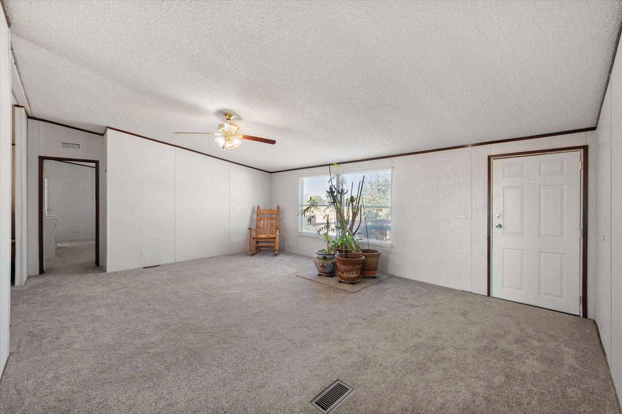 Mobile Home For Sale in Navarro County , 14181 Fm 639, Barry, Texas 75102, 3 Bedroom, 2 Bathroom, Garage spaces, 1,680 Sqft, built in 2001, mls#21393232, Real Estate Agent in Barry, Homes For Sale in Navarro county, Homes For Sale in Barry, Realtor in Barry Texas, Real Estate Brokerage Independent Realty Texas, Luminita Cordes Realtor