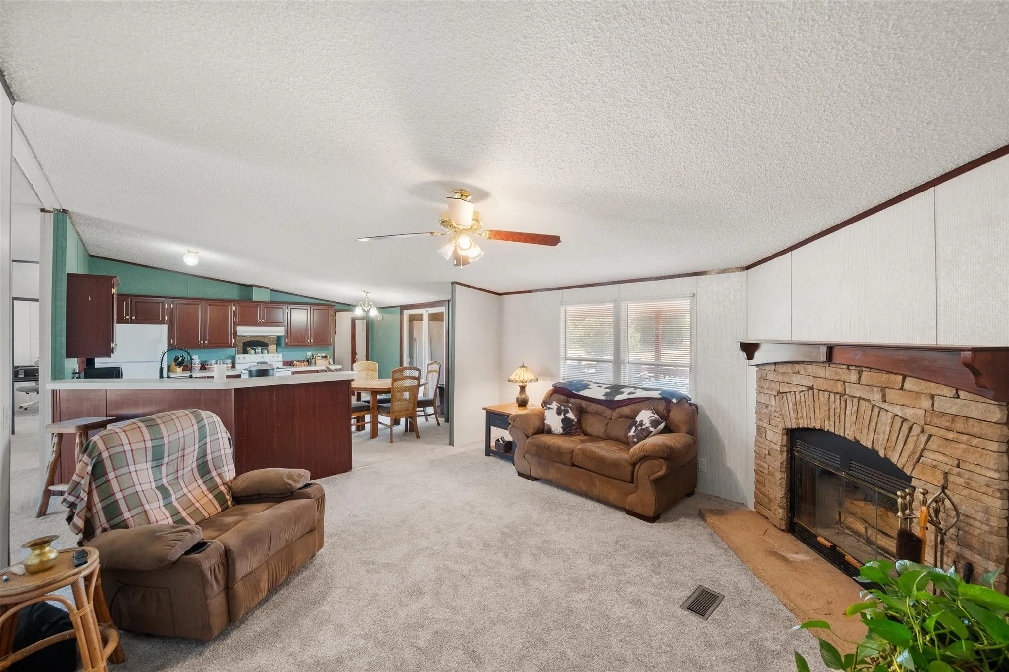 Mobile Home For Sale in Navarro County , 14181 Fm 639, Barry, Texas 75102, 3 Bedroom, 2 Bathroom, Garage spaces, 1,680 Sqft, built in 2001, mls#21393232, Real Estate Agent in Barry, Homes For Sale in Navarro county, Homes For Sale in Barry, Realtor in Barry Texas, Real Estate Brokerage Independent Realty Texas, Luminita Cordes Realtor
