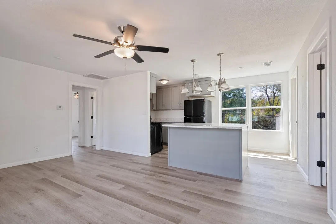 Single Family Residence For Rent in Tarrant County , 3224 Burson Avenue, Fort Worth, Texas 76110, 3 Bedroom, 1 Bathroom, Garage spaces, 930 Sqft, built in 1949, mls#21389611, Real Estate Agent in Fort Worth, Homes For Rent in Tarrant county, Homes For Rent in Fort Worth, Realtor in Fort Worth Texas, Real Estate Brokerage Independent Realty Texas, Luminita Cordes Realtor